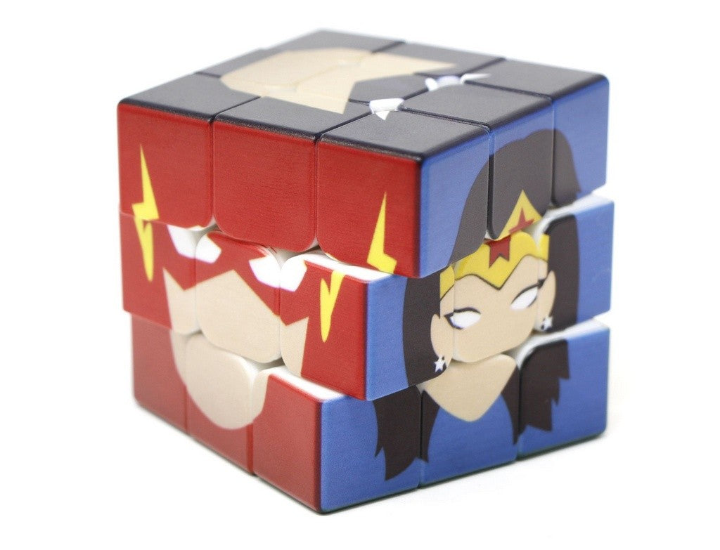 Detalhe da impressão UV no Cubo Mágico DC Vinci Cube — acabamento sem adesivos e cores vibrantes