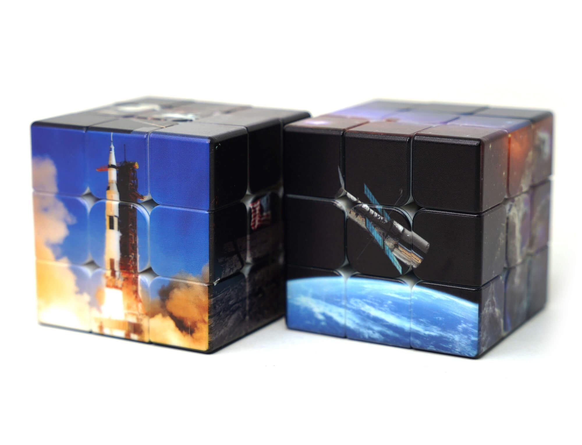 Cubo do kit Manual do Mundo Vinci Cube com foco no design das faces coloridas