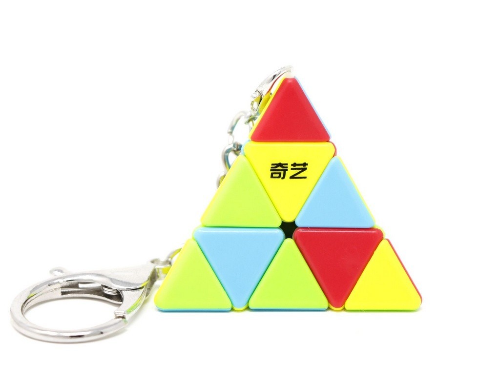 Pyraminx Chaveiro QiYi stickerless com corrente metálica — vista frontal