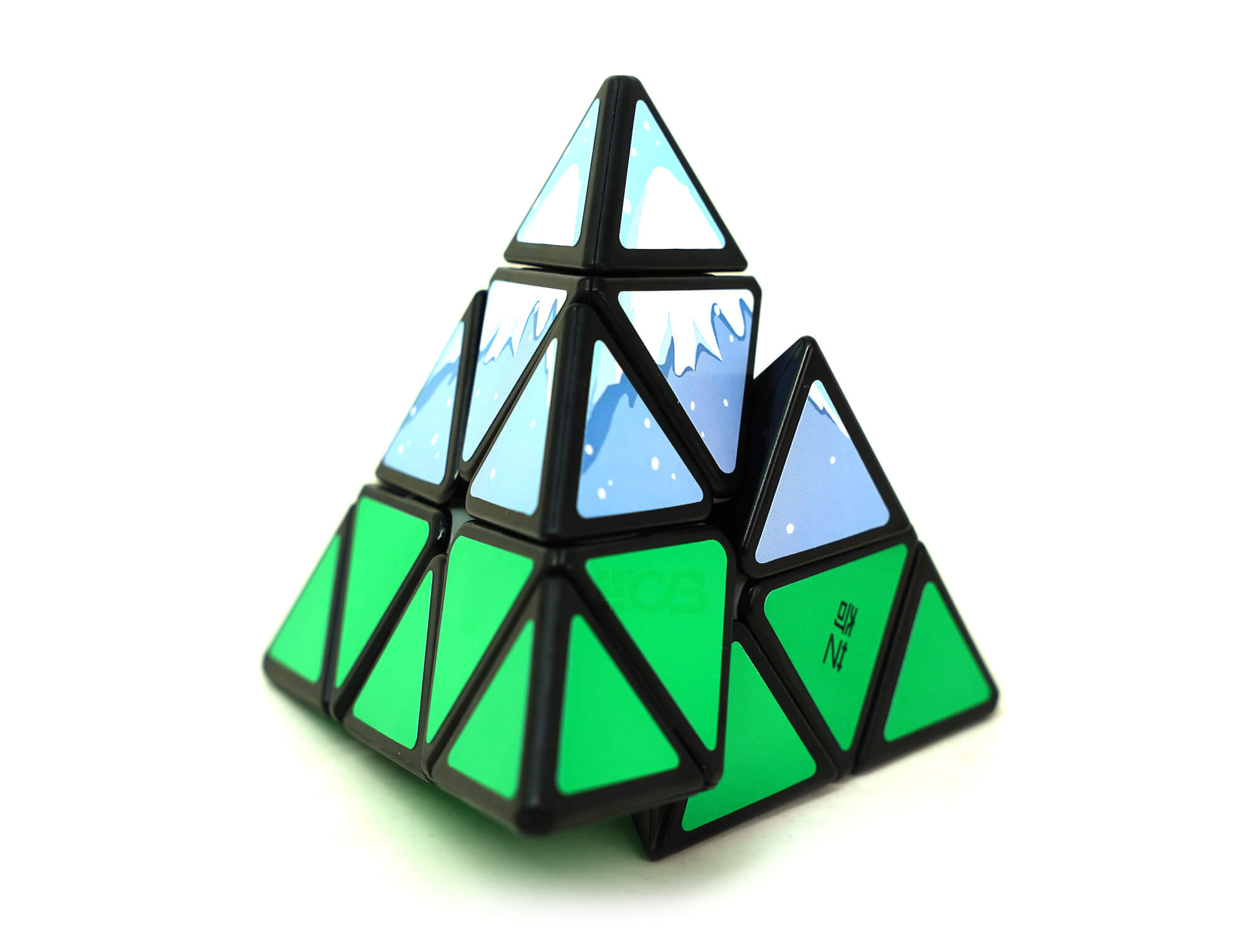 Pyraminx Montanha Nevada QiYi stickerless — vista frontal mostrando o gradiente de cores