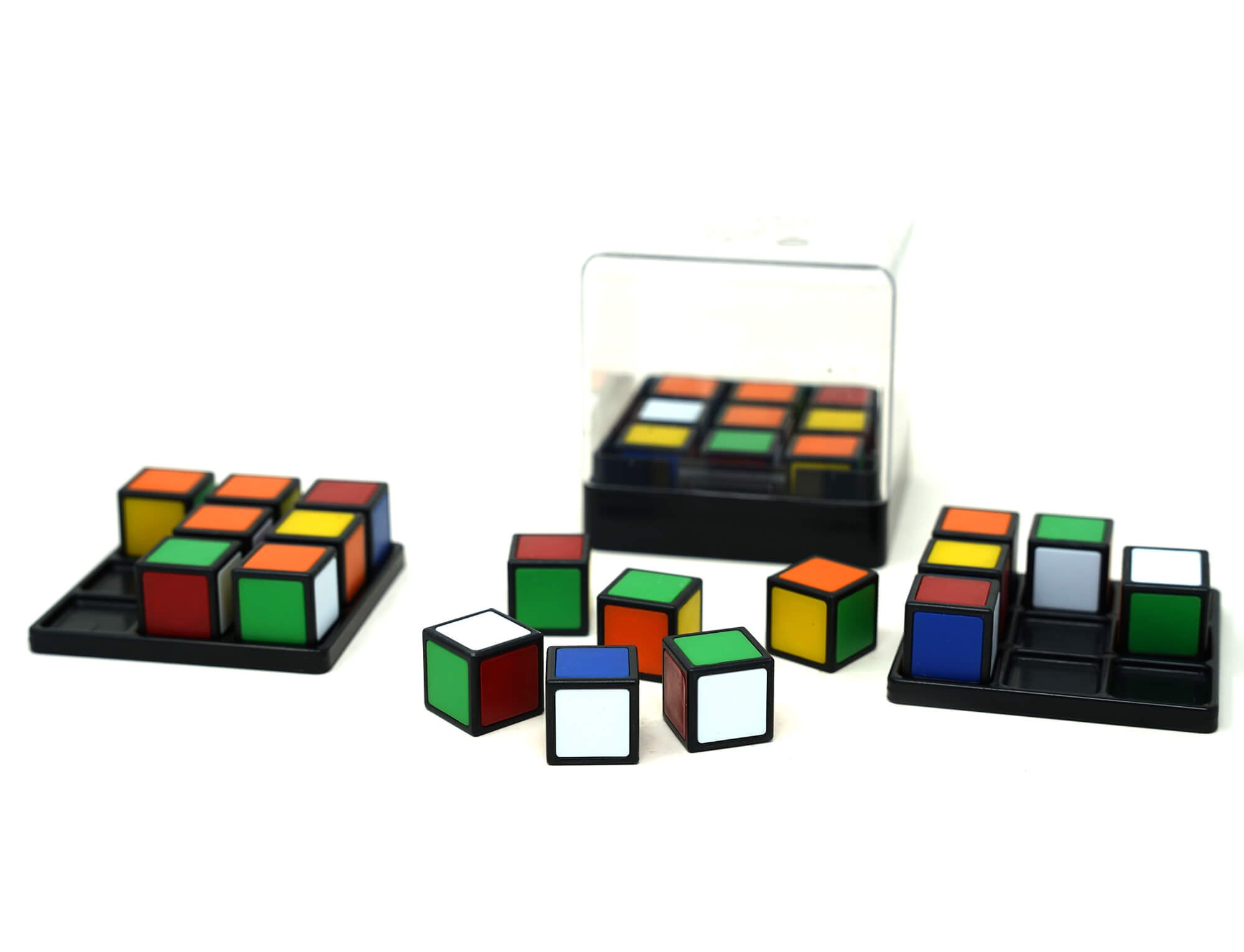 Vista lateral da embalagem do Rubik's Roll mostrando detalhes do produto