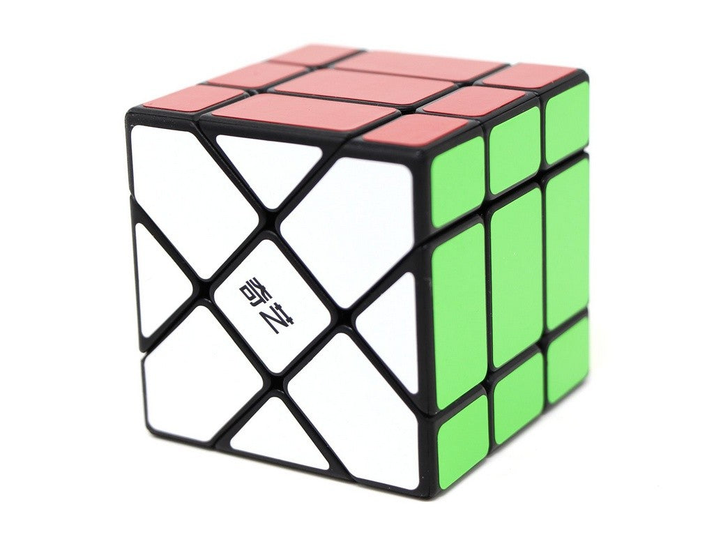 Detalhe das peças coloridas do Fisher Cube QiYi em posição embaralhada