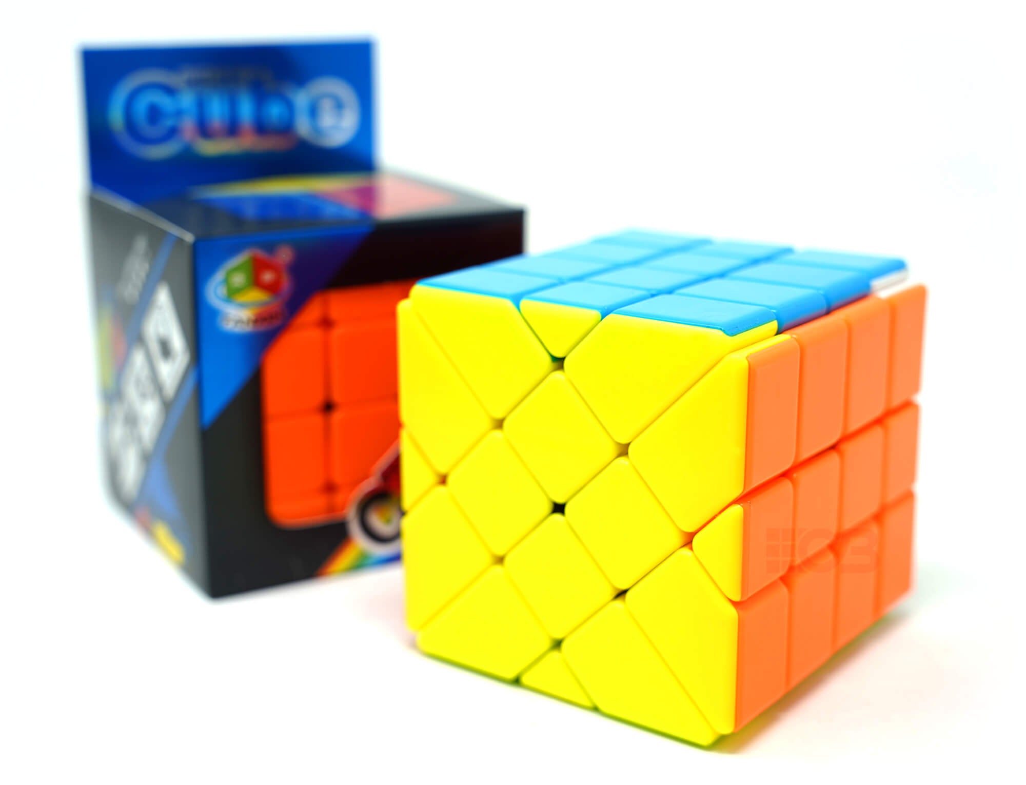 Fisher Cube 4x4 Fanxin com peças giradas mostrando a mudança de forma