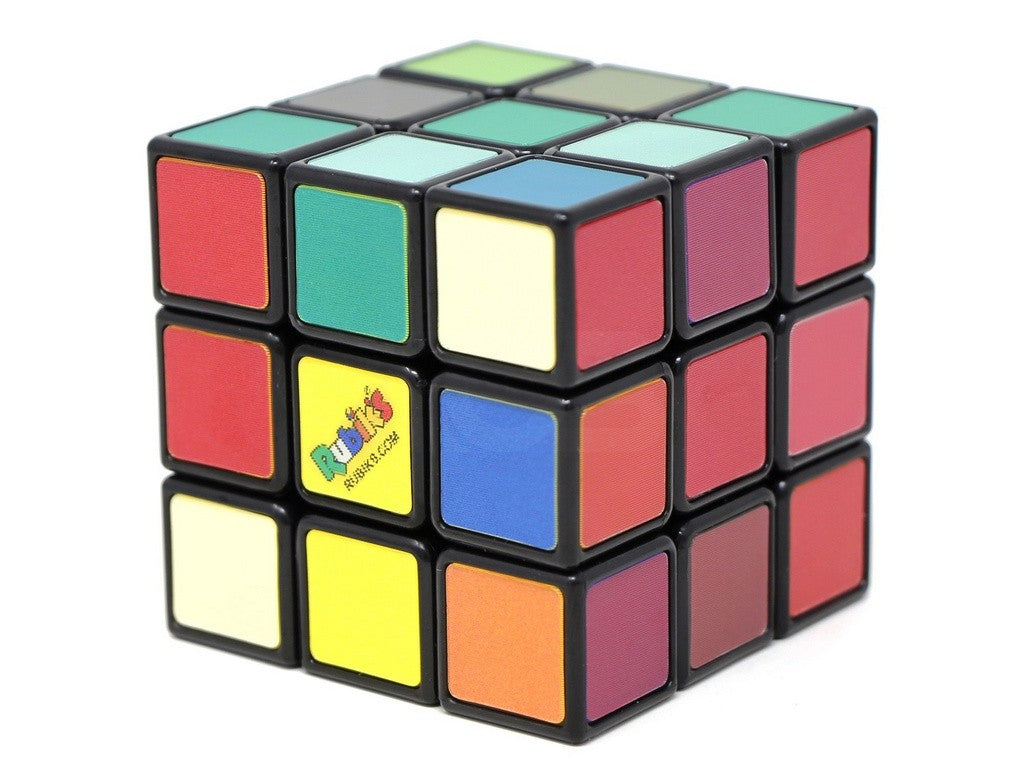 Cubo Mágico Impossible Rubik's 3x3 resolvido em posição lateral evidenciando as duas soluções