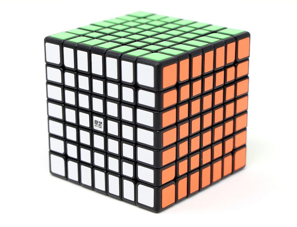 Cubo Mágico 7x7 QiXing QiYi — ângulo lateral destacando a profundidade das camadas