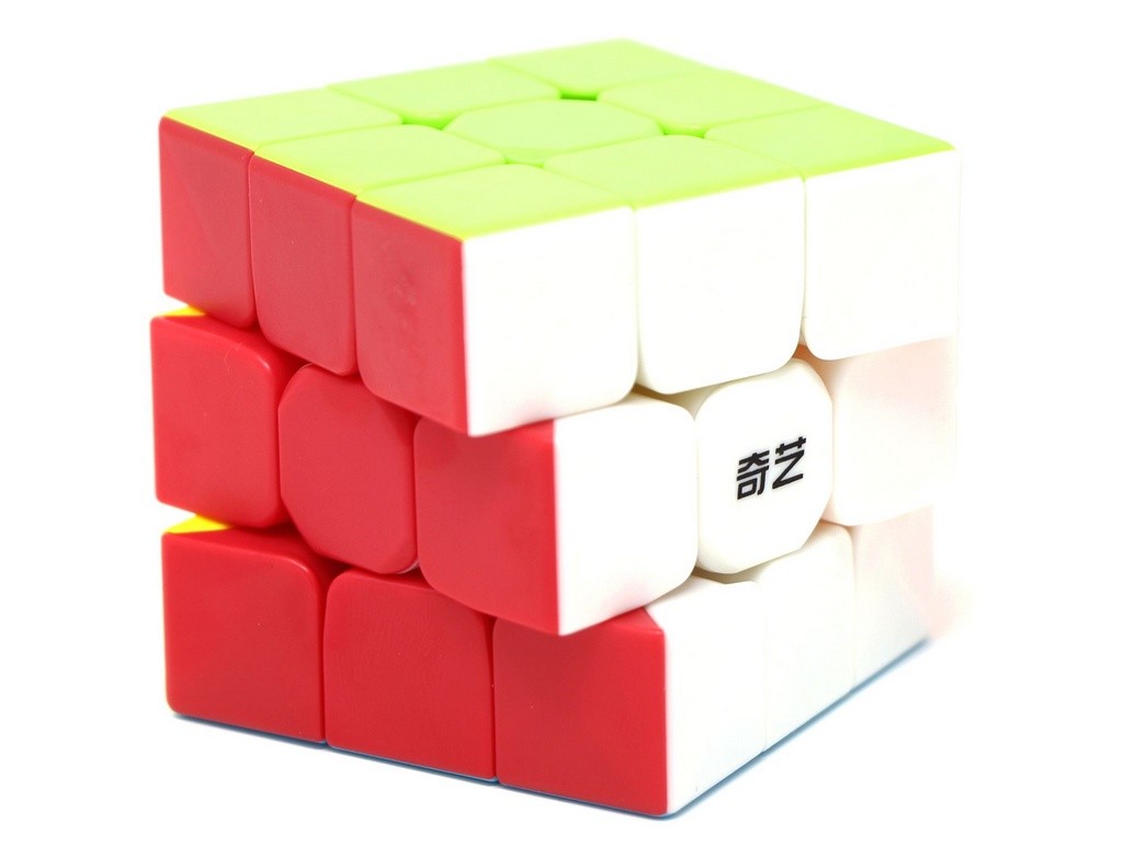 Cubo Mágico QiYi Warrior S stickerless em ângulo lateral mostrando textura das peças