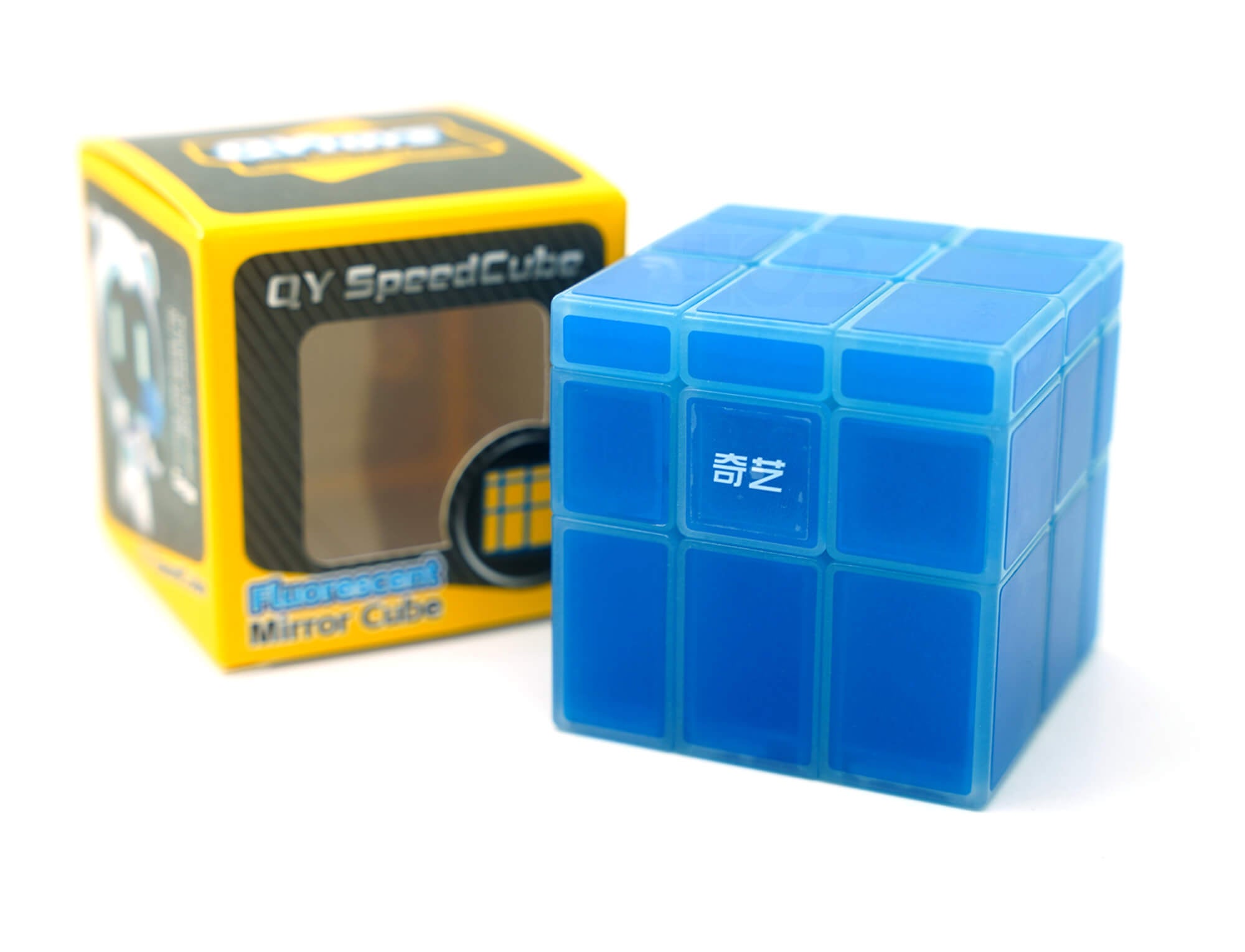 Mirror Blocks 3x3 QiYi azul fosforescente — comparação entre estado resolvido e embaralhado