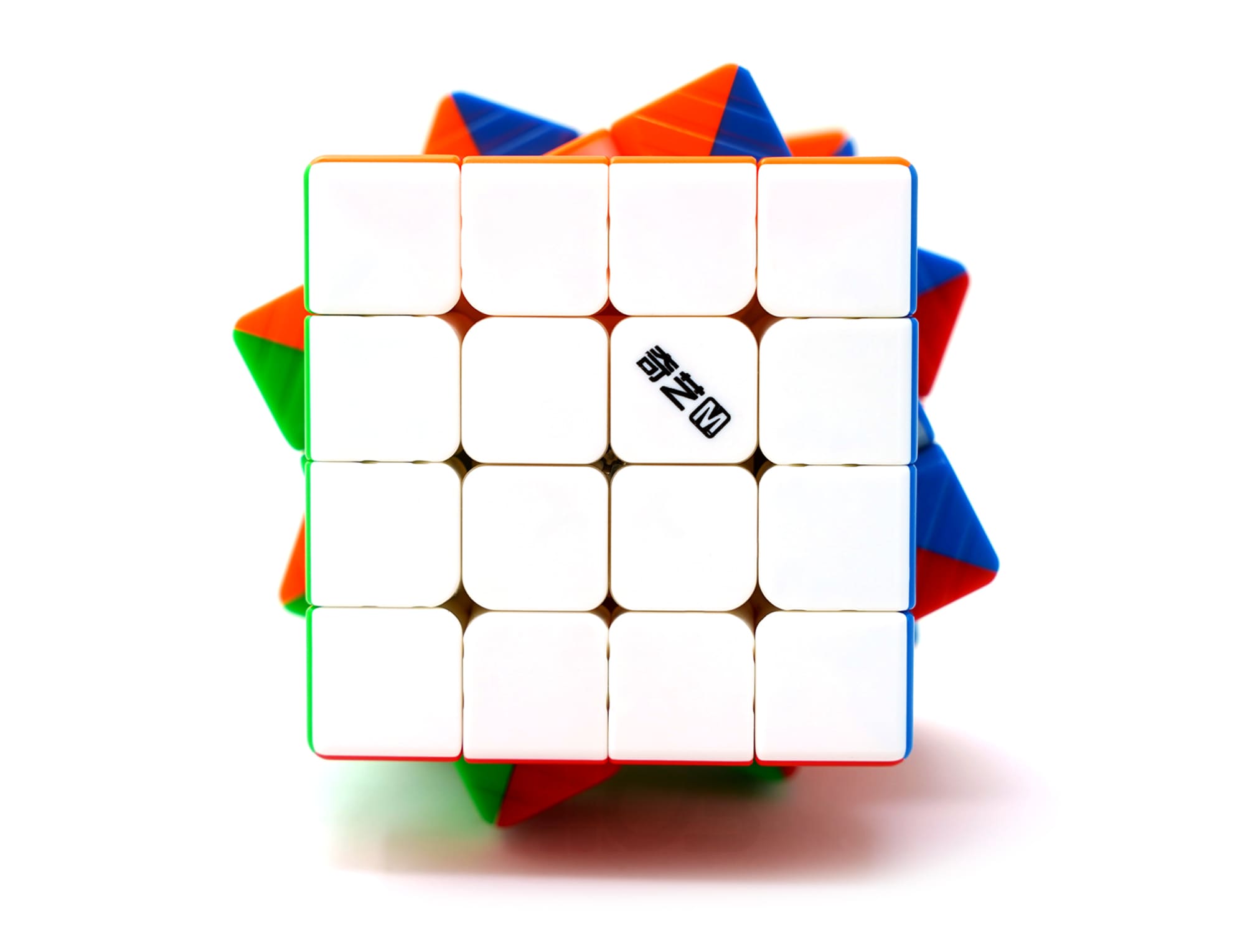 Cubo Mágico 4x4 QiYi M Pro Magnético — detalhe lateral com as camadas alinhadas