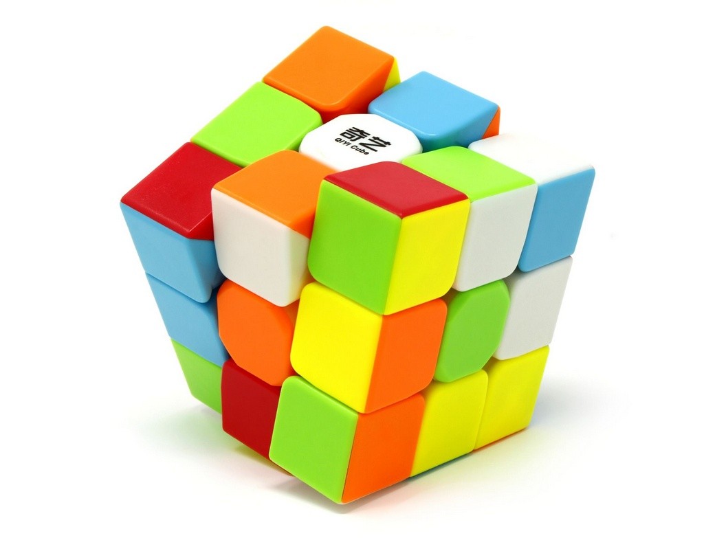 Cubo Mágico 3x3 QiYi Warrior S stickerless — vista frontal com as seis faces coloridas