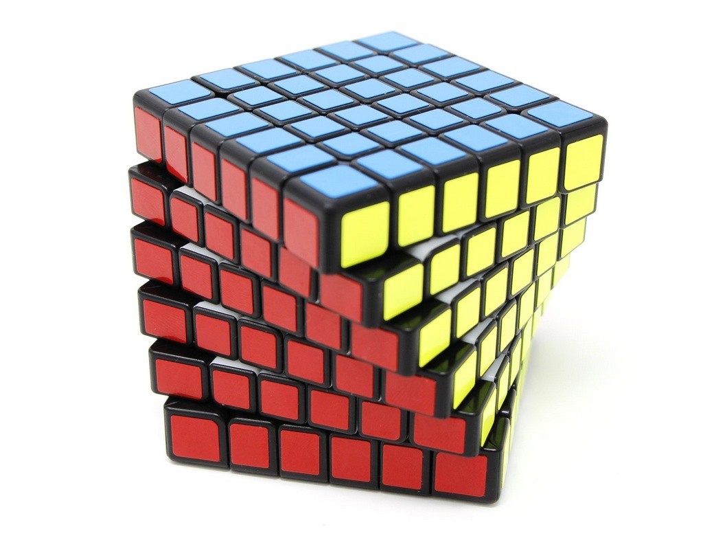 Cubo Mágico 6x6 QiYi QiFan W — detalhe das peças e acabamento tradicional com adesivos