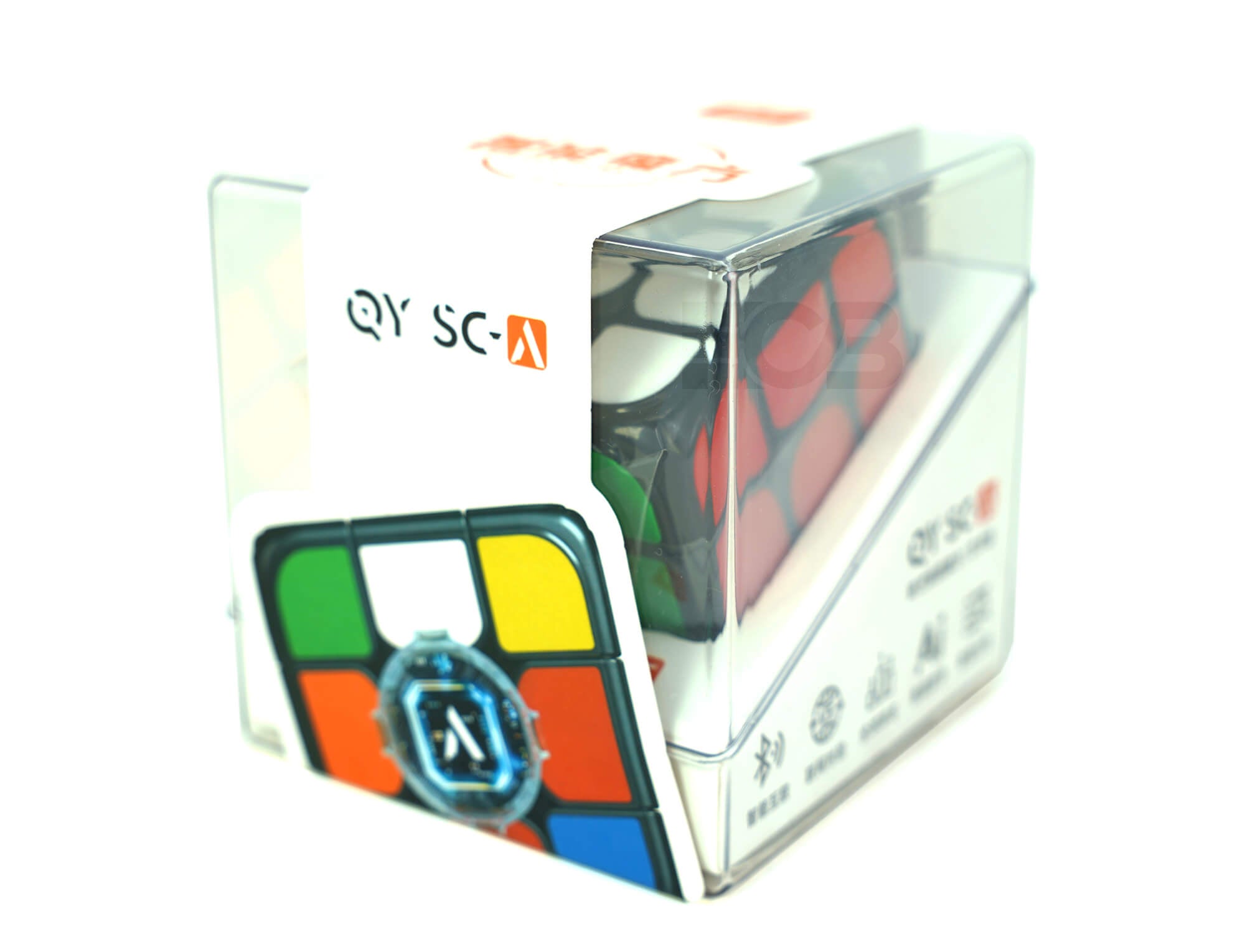 Smart Cube QiYi 3x3 com destaque para a porta de recarga e o módulo Bluetooth integrado