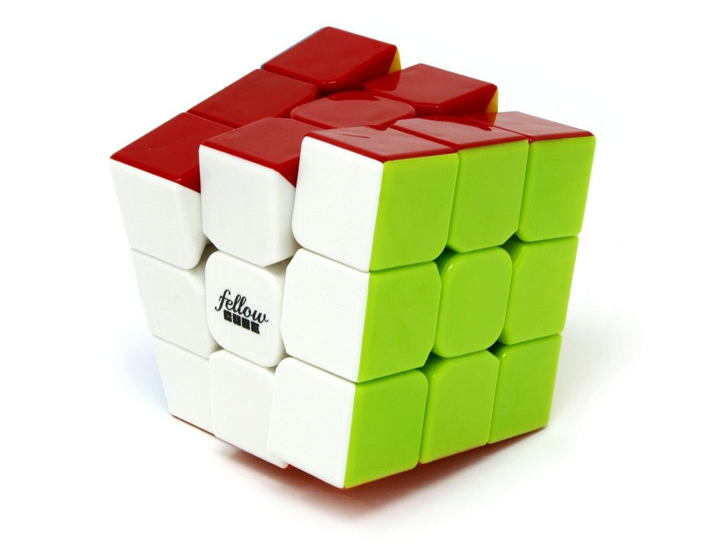 Livro O Segredo do Cubo Mágico ao lado do cubo stickerless do kit