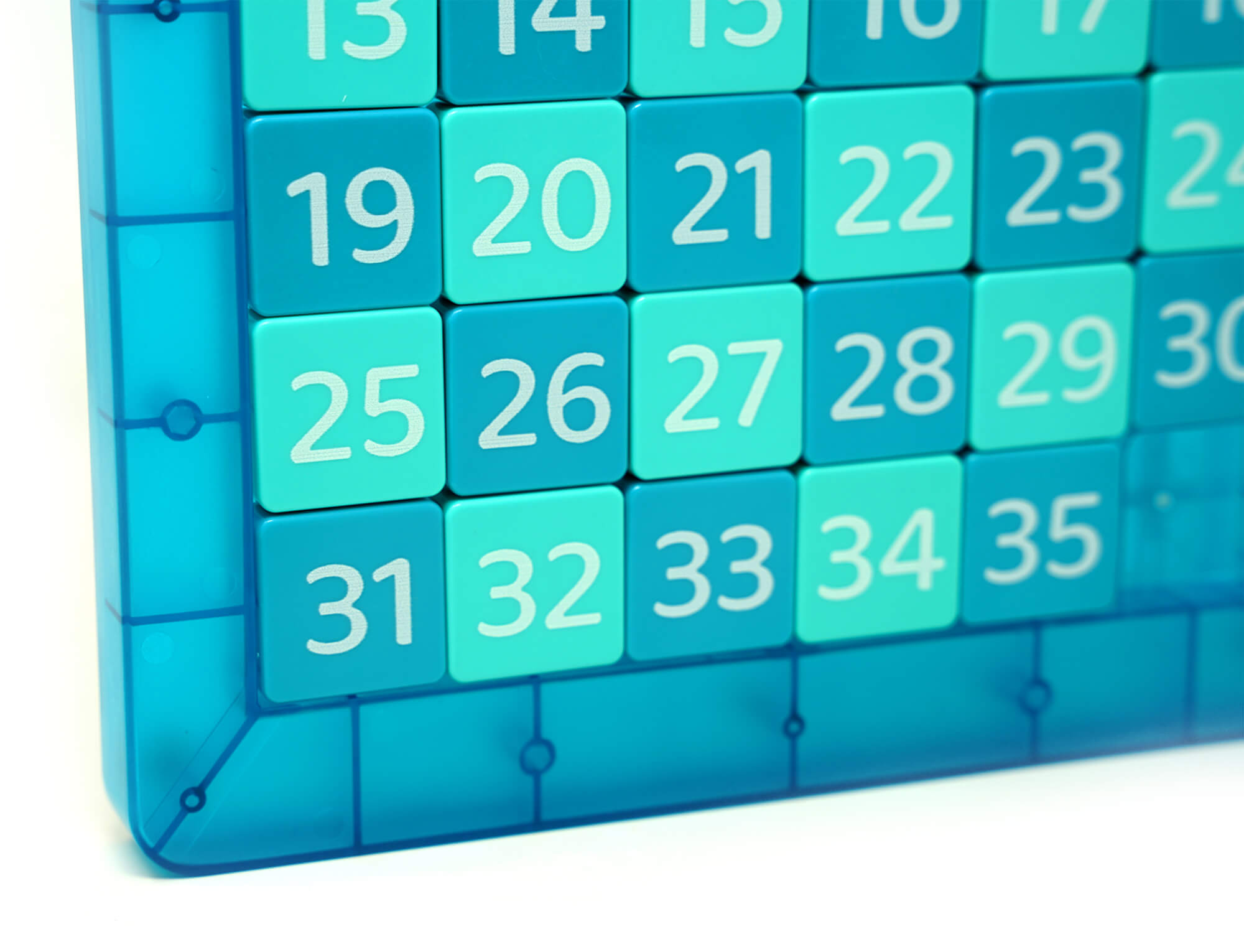 Racha Cuca 6x6 QiYi azul transparente — ângulo lateral mostrando a estrutura interna