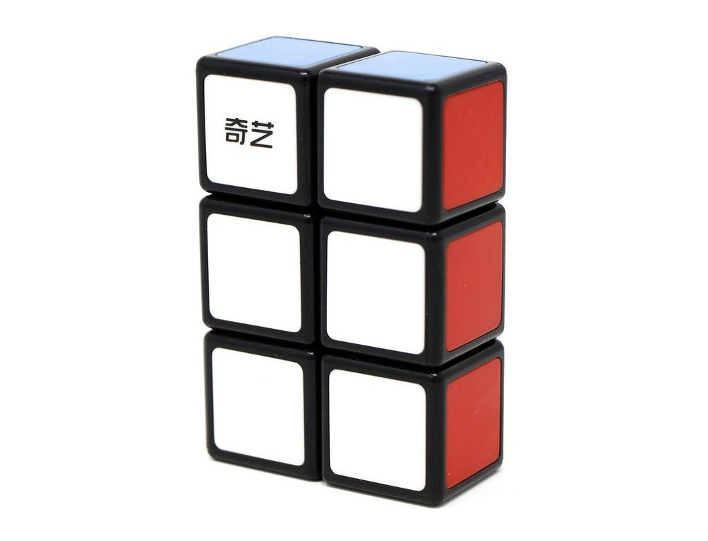 Cuboide 1x2x3 QiYi em ângulo lateral mostrando o formato retangular