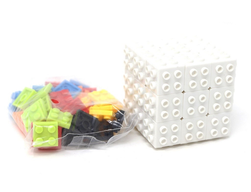 Block Cube Fanxin base preta com peças parcialmente removidas, mostrando a personalização