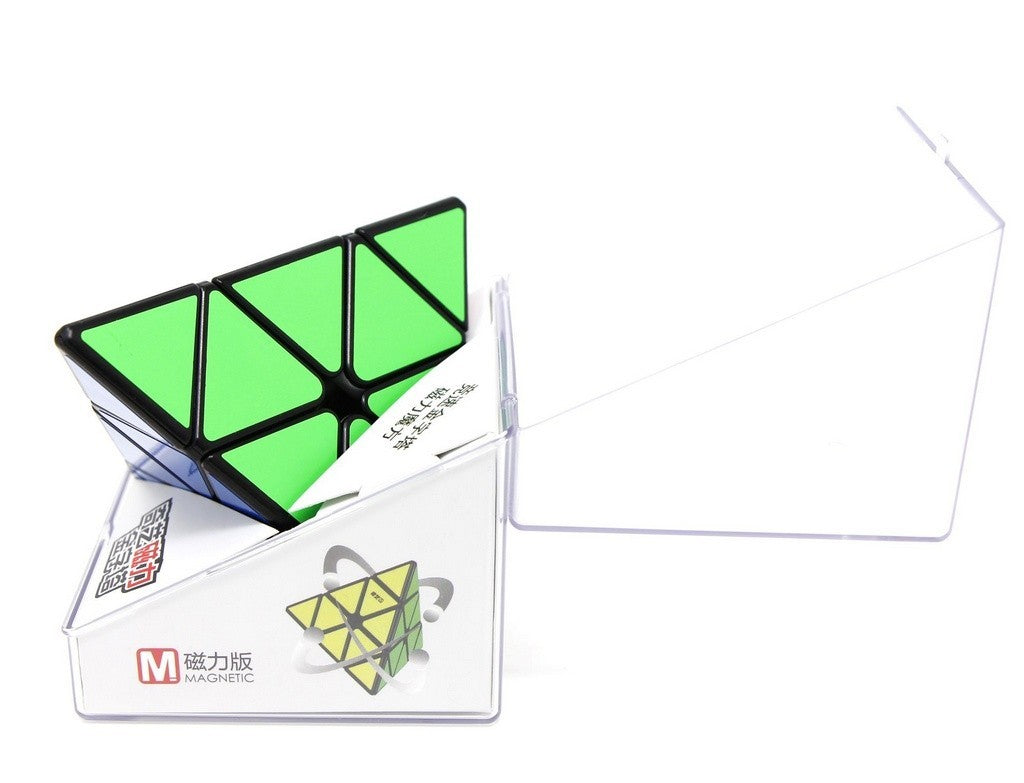 Pyraminx MS QiYi – ângulo superior destacando os vértices e as faces coloridas