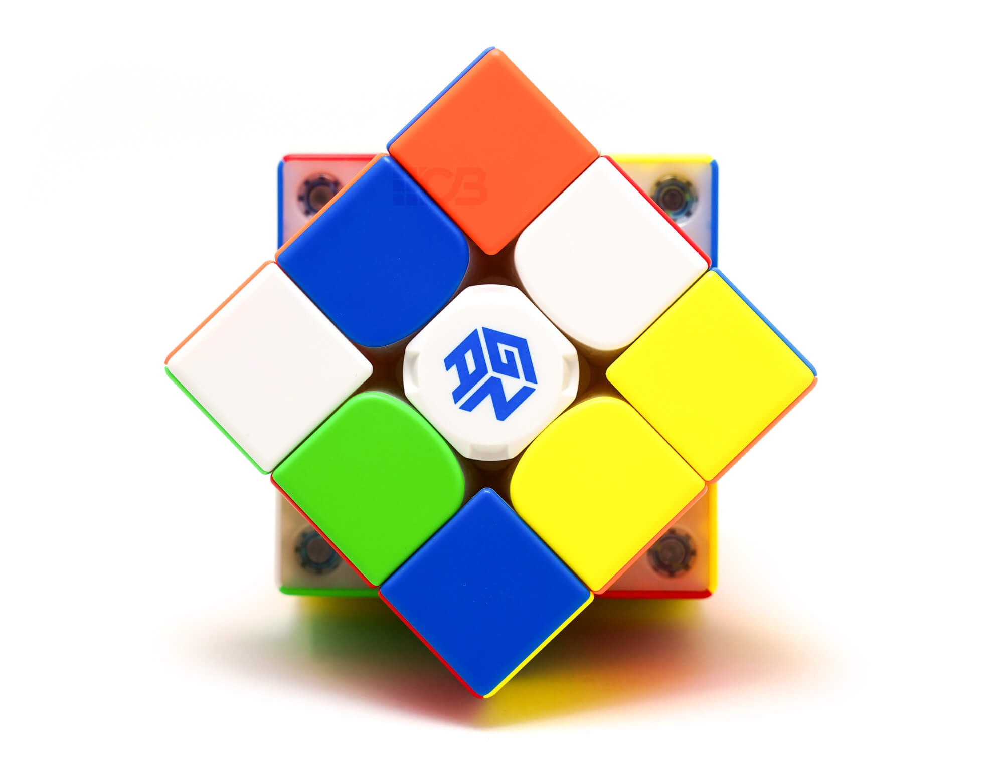 GAN 356 i Carry 2 posicionado ao lado do smartphone com app CubeStation aberto
