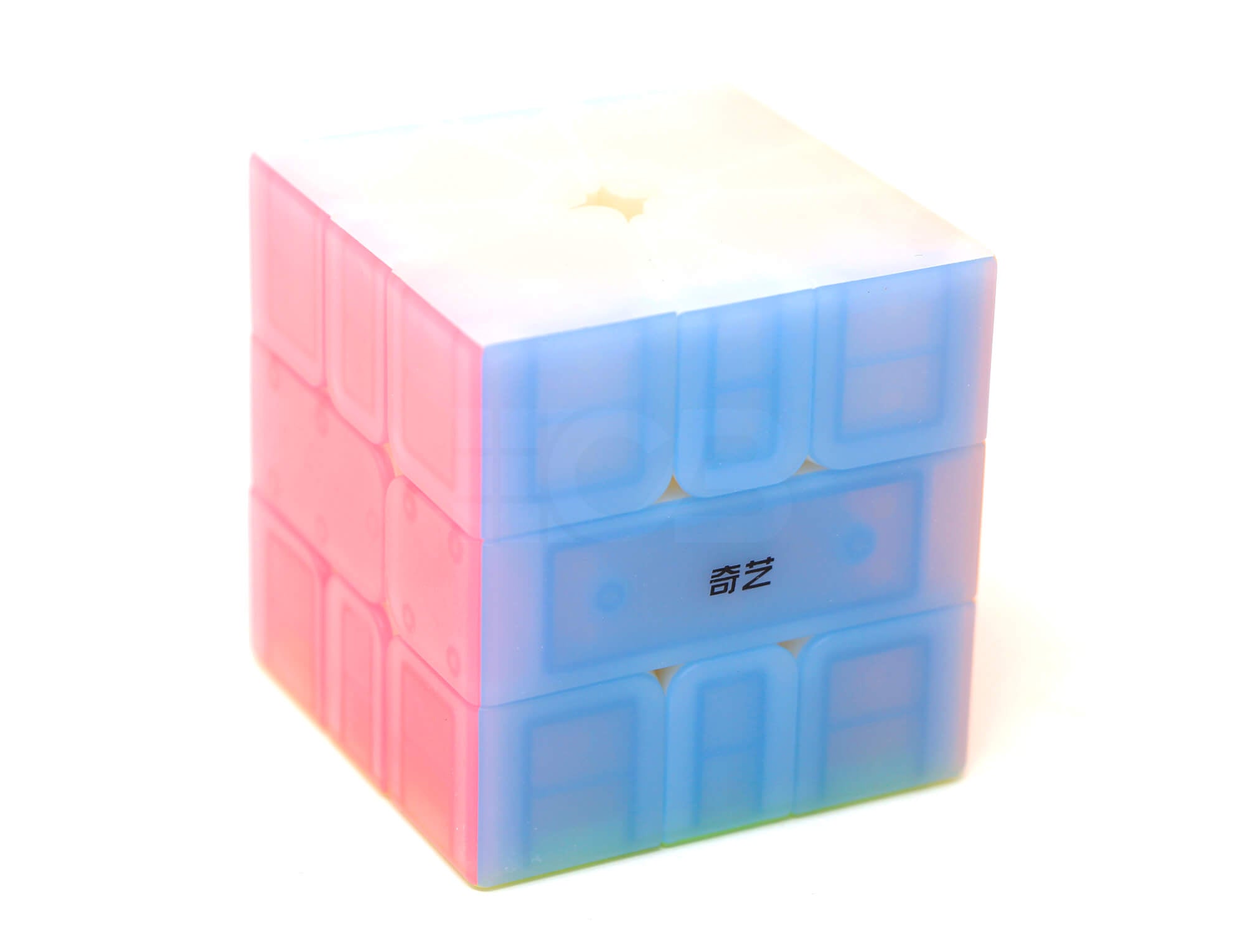 Square-1 QiFA Jelly QiYi resolvido em posição cúbica, mostrando as peças coloridas
