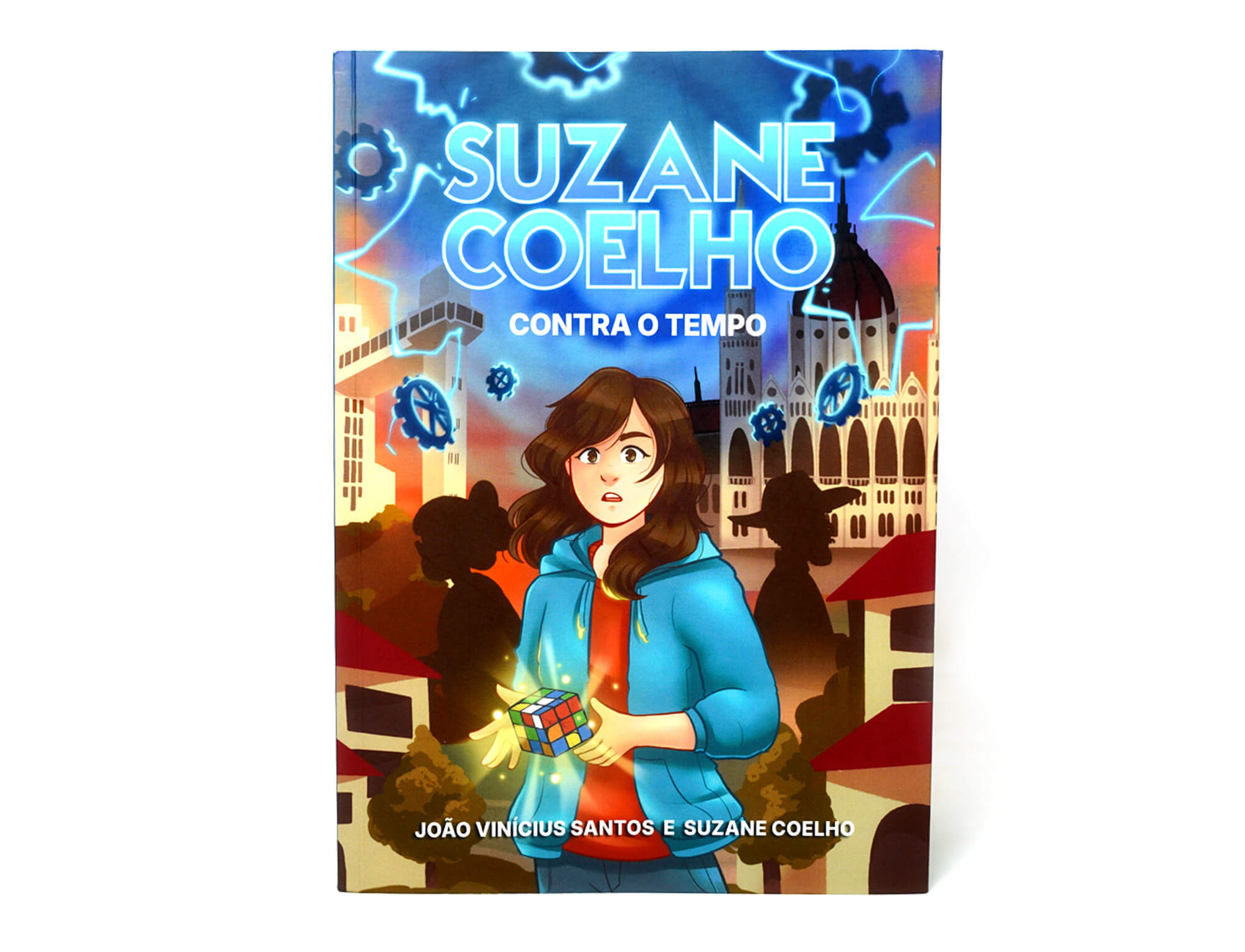 Detalhe da lombada e capa do livro Suzane Coelho Contra o Tempo