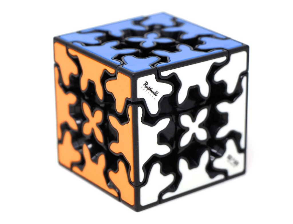 Gear Cube 3x3 QiYi — versão stickerless em posição embaralhada