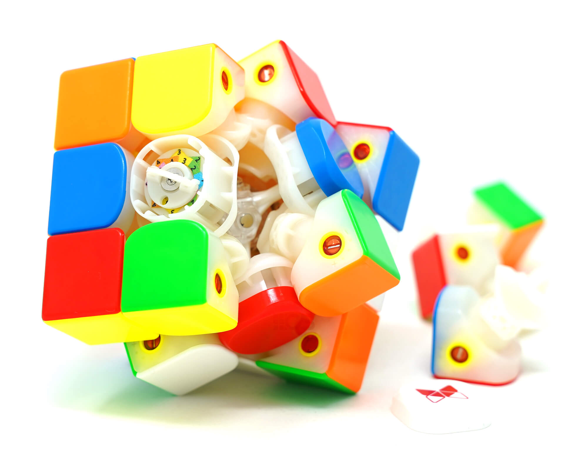 Cubo Mágico 3x3 X-Man Tornado V3 Pioneer UV QiYi — vista frontal stickerless