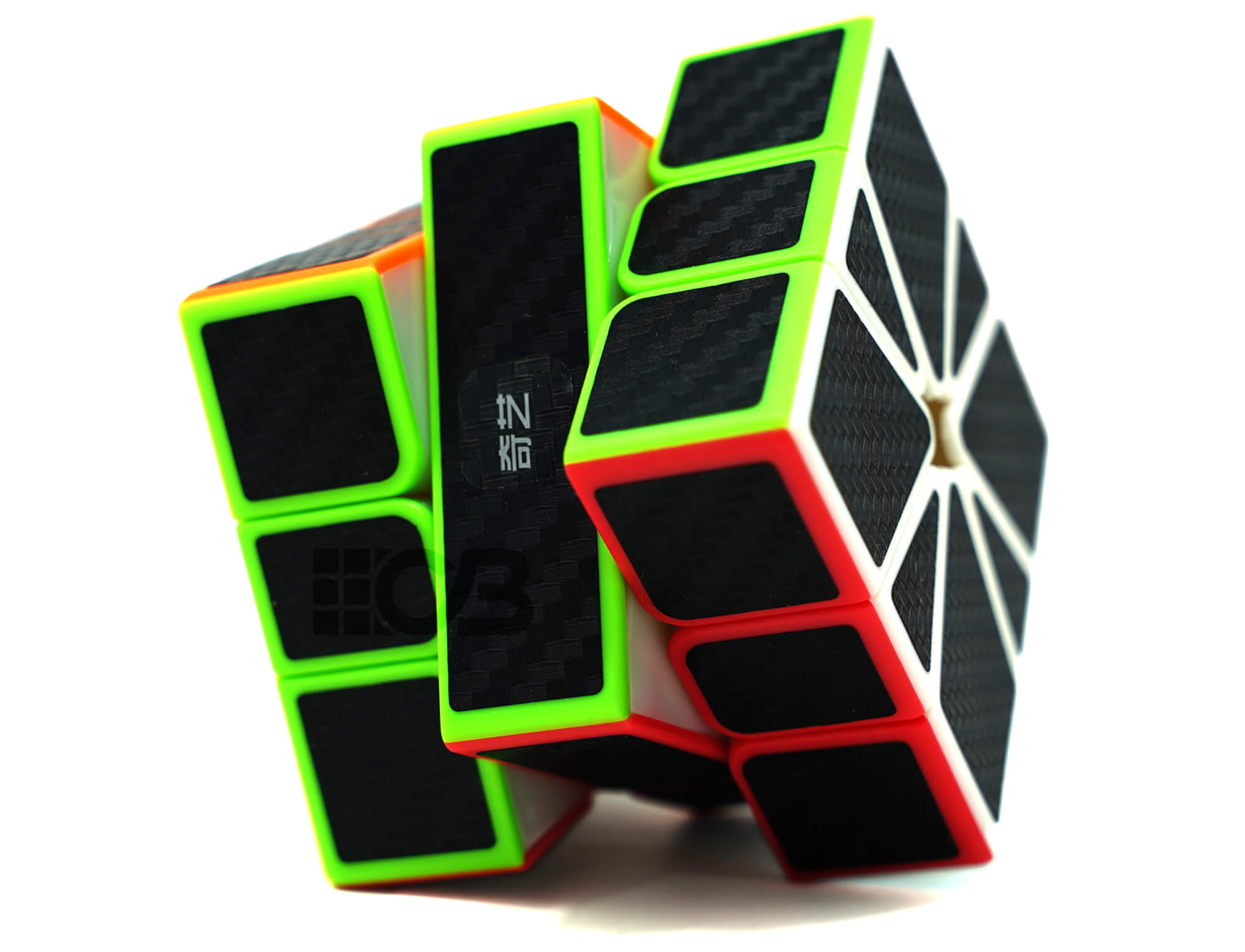 Vista lateral do Square-1 QiFa Carbon QiYi evidenciando o perfil do puzzle embaralhado