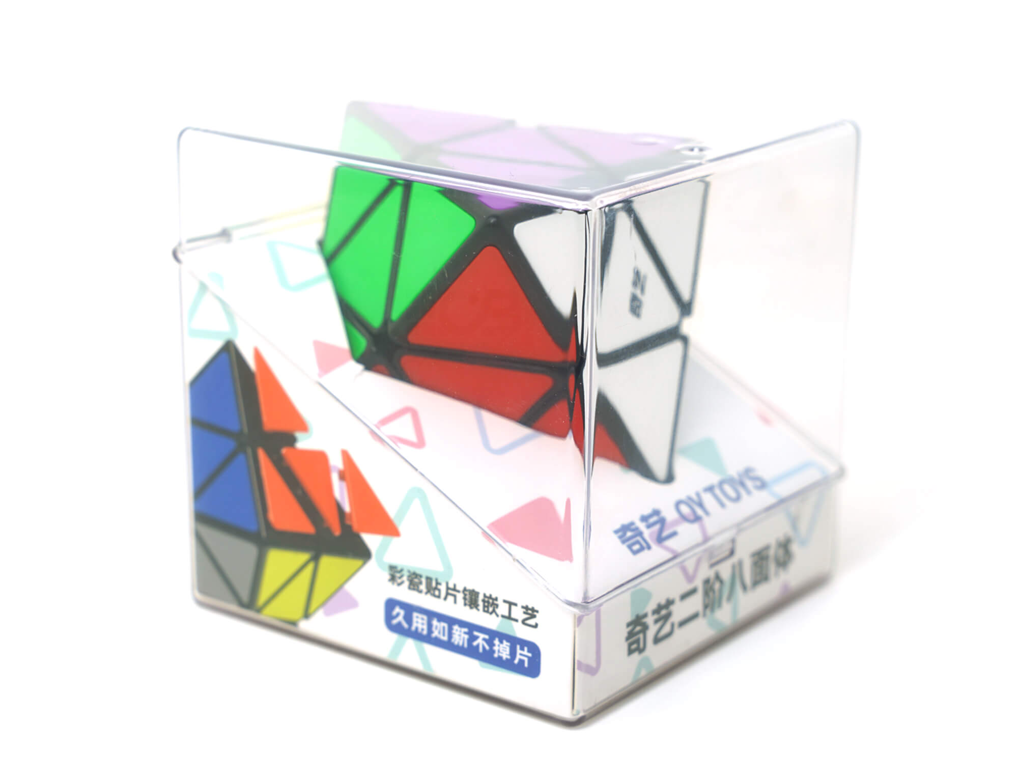 Skewb Diamond FTO QiYi embaralhado, mostrando a complexidade do puzzle em octaedro