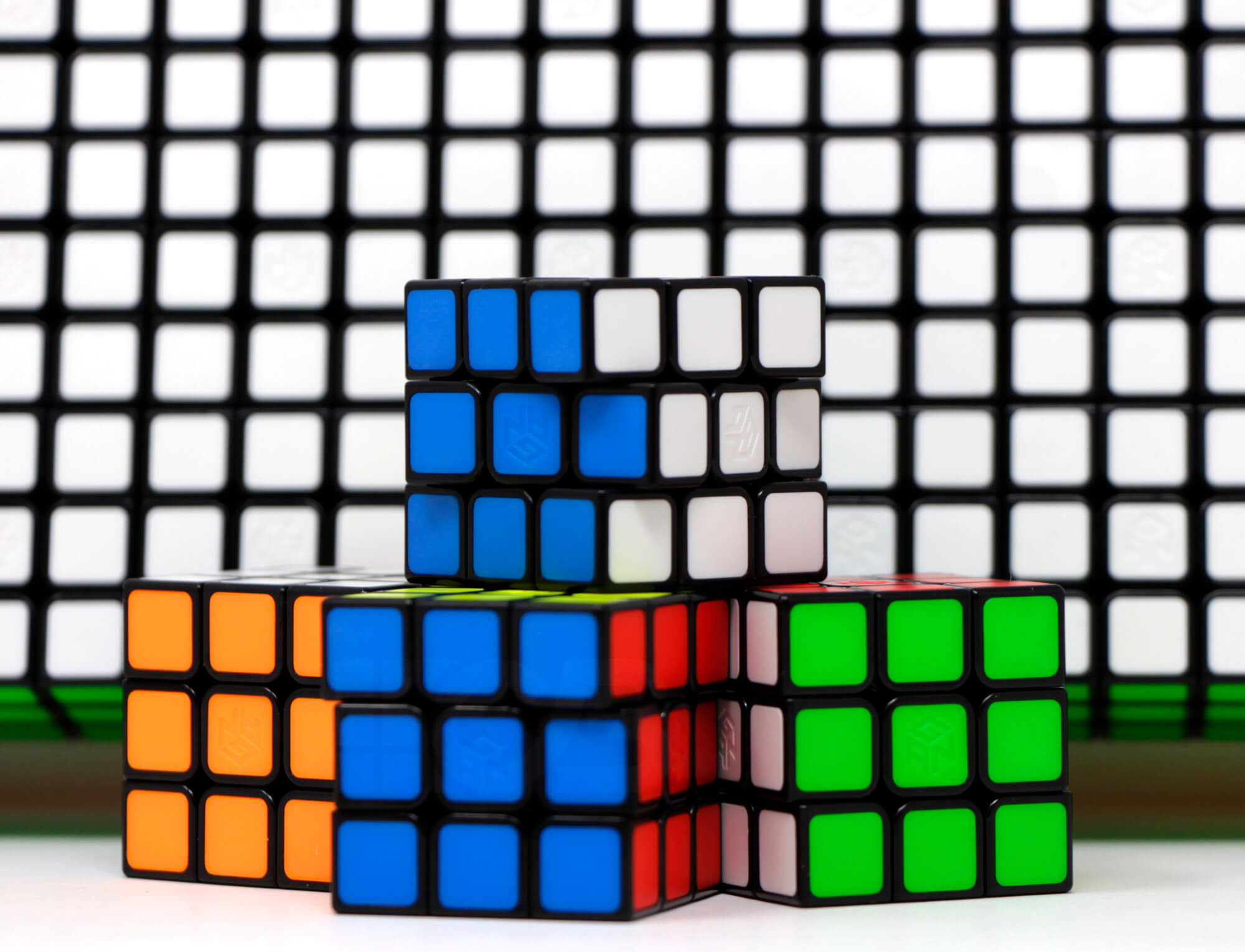 Vista traseira do suporte GAN Mosaic Cube com encaixes magnéticos para conexão de painéis