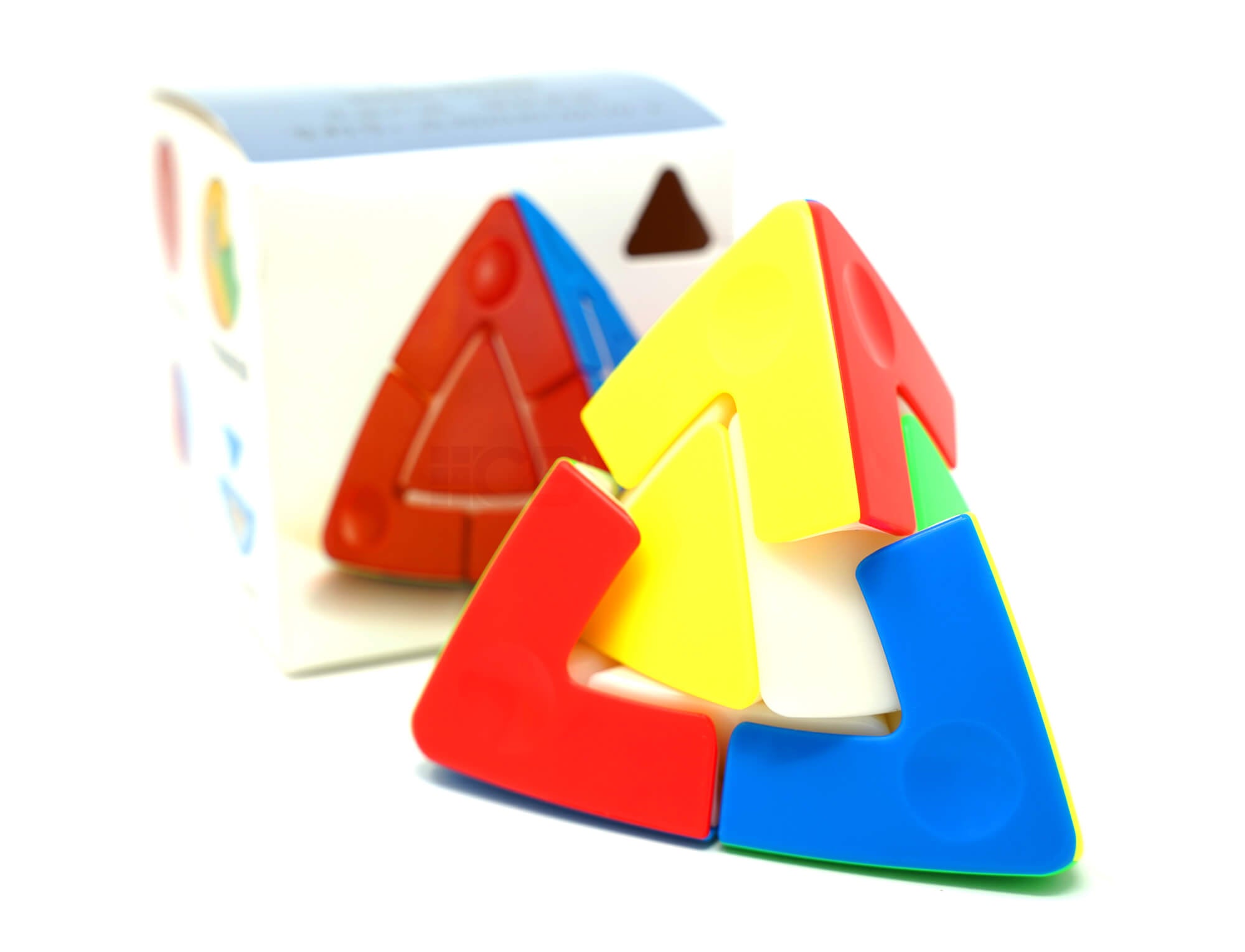 Pyraminx Duo SengSo — ângulo lateral destacando o formato de pirâmide