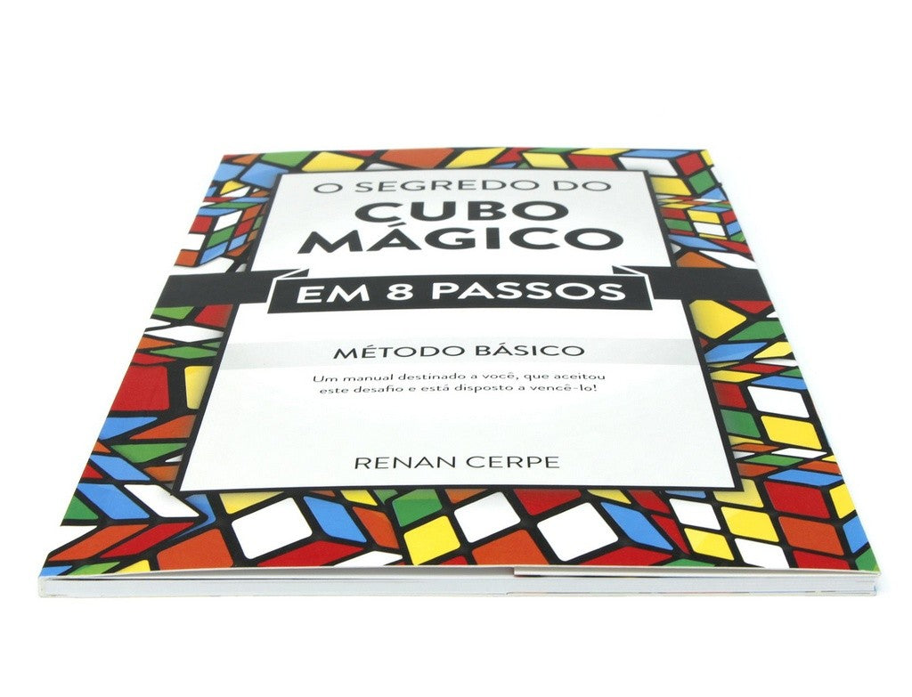 Detalhe das páginas do livro com algoritmos e notações do Cubo Mágico