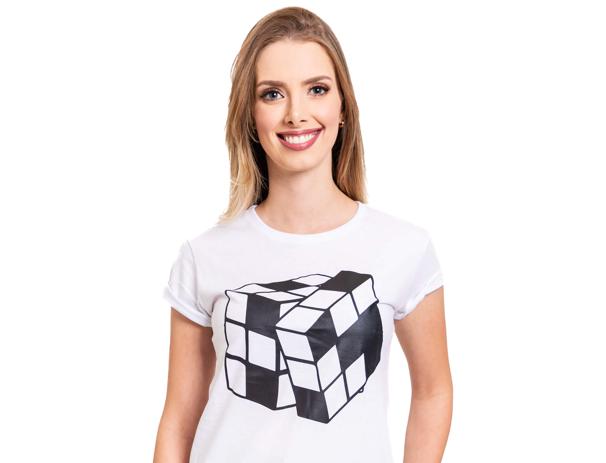 Baby look feminina com estampa de Cubo Mágico em preto e branco, vista frontal