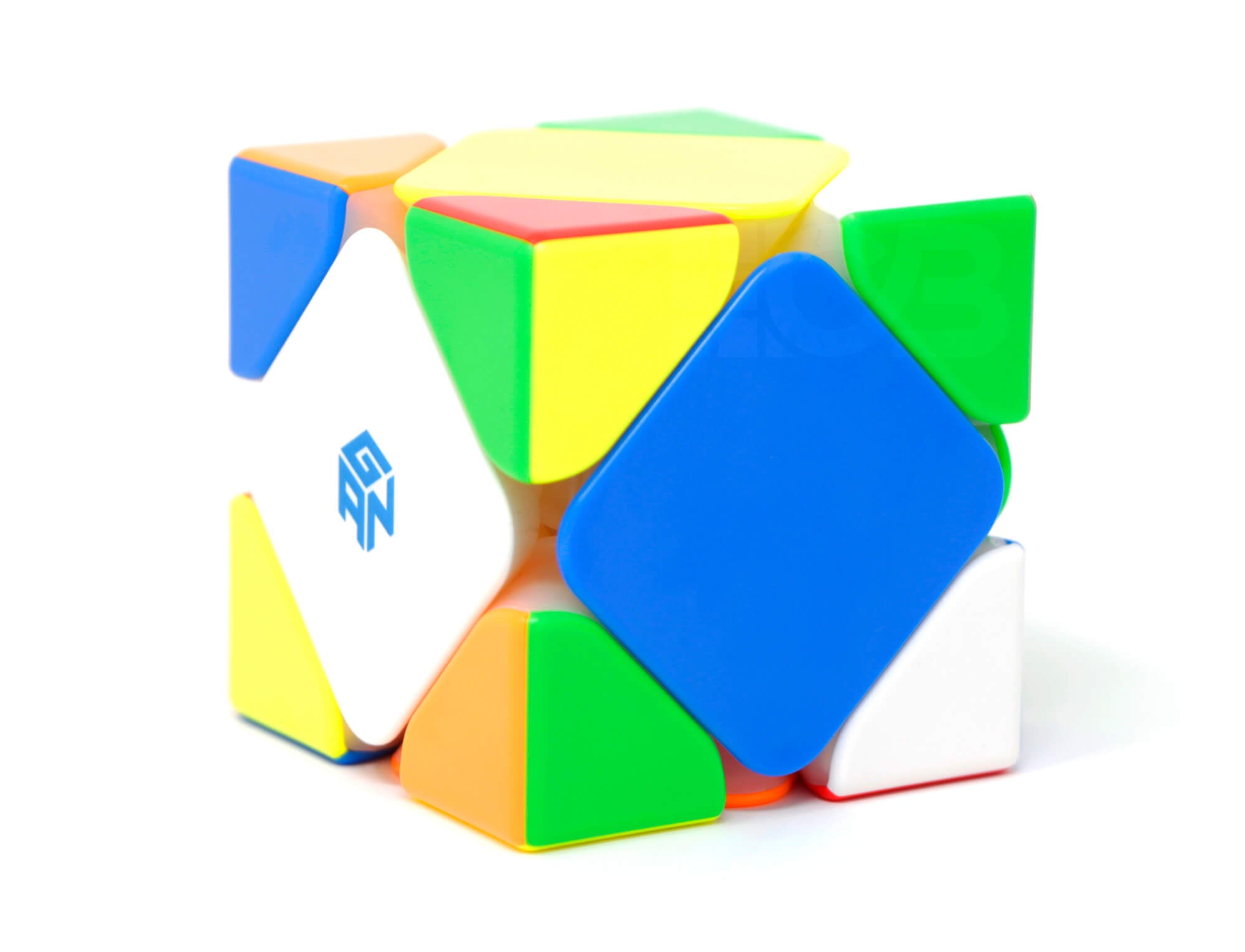Skewb Magnético GAN desmontado ou em ângulo alternativo mostrando detalhes do mecanismo