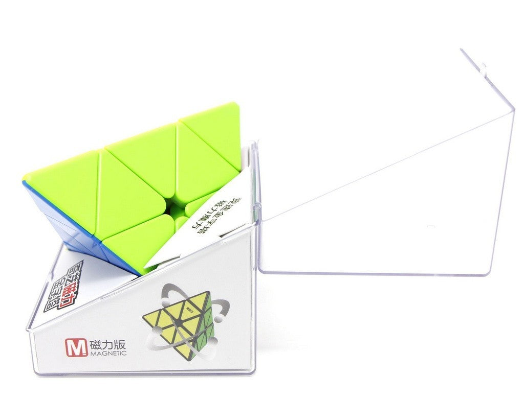 Pyraminx MS QiYi Magnético — ângulo lateral destacando o formato piramidal