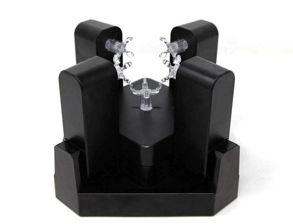 GAN Robot visto de frente com braços mecânicos e sistema de iluminação colorida para cubo mágico inteligente