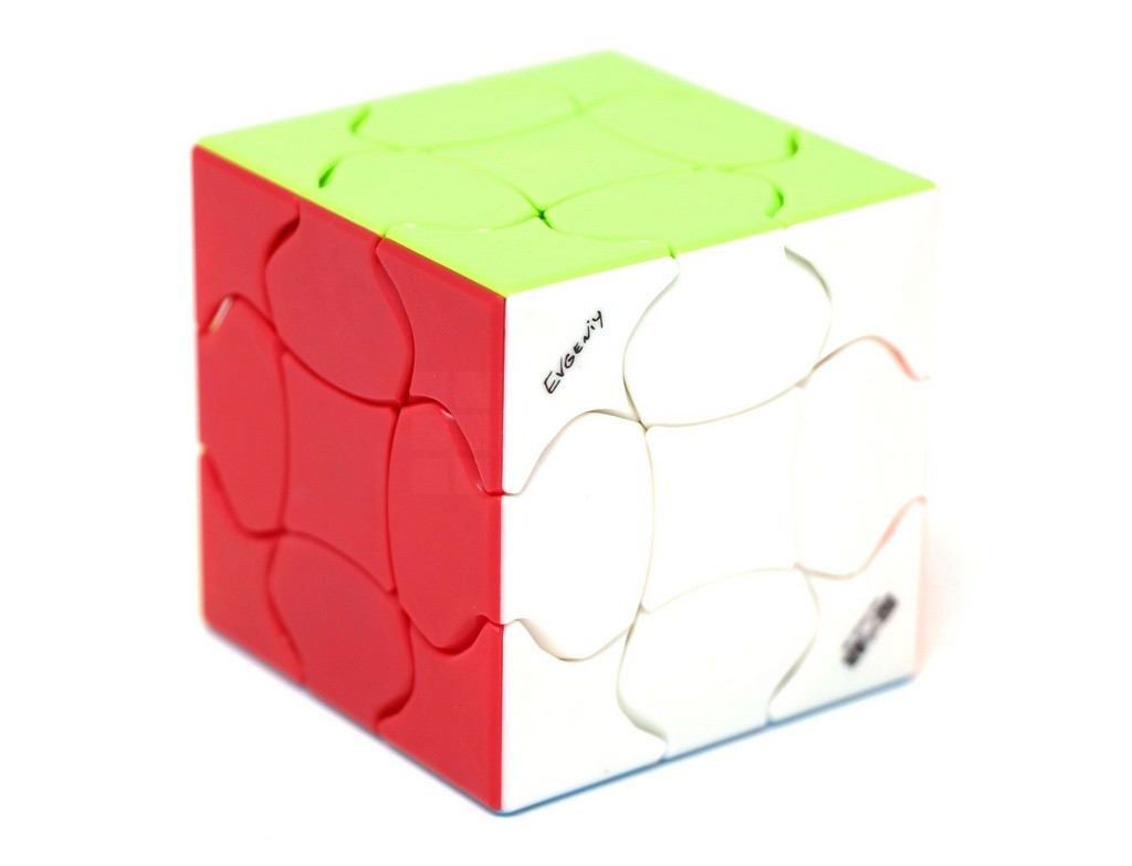 Vista lateral do Cubo Mágico 3x3 QiYi Fluffy Color mostrando acabamento multicolor