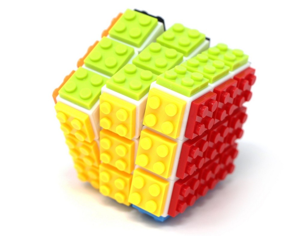 Detalhe das pecinhas de encaixe do Block Cube Fanxin mostrando o estilo de blocos