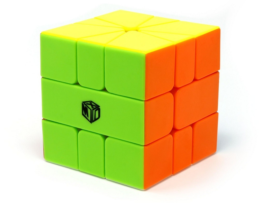 Square-1 X-Man Volt QiYi stickerless — vista frontal mostrando o formato e as peças coloridas
