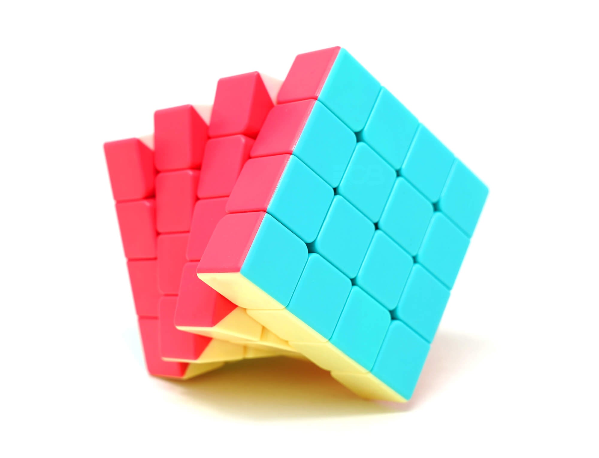 Vista superior do Cubo Mágico 4x4 Qiyuan Pastel QiYi com cores pastel