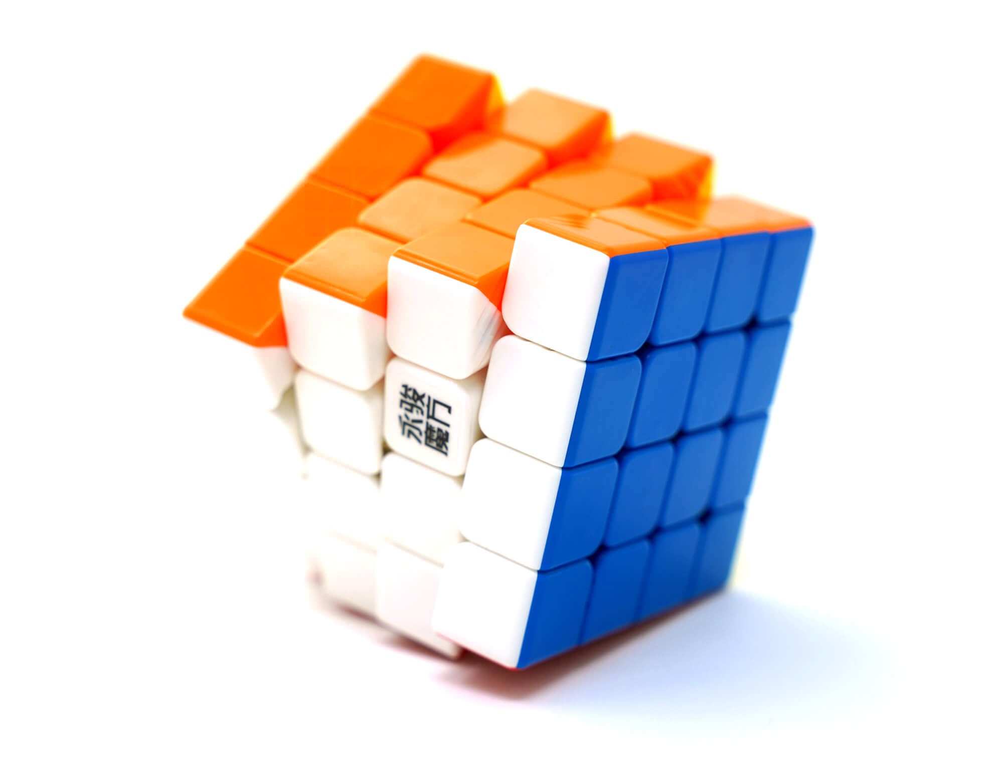 YuLong V2M 4x4 Magnético YJ — perspectiva em três quartos mostrando profundidade do cubo