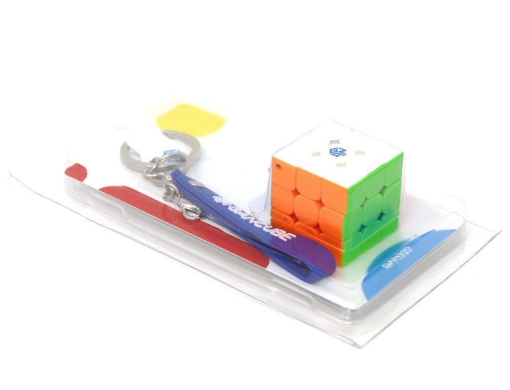 GAN 330 chaveiro miniatura 3x3 stickerless — detalhe das peças coloridas