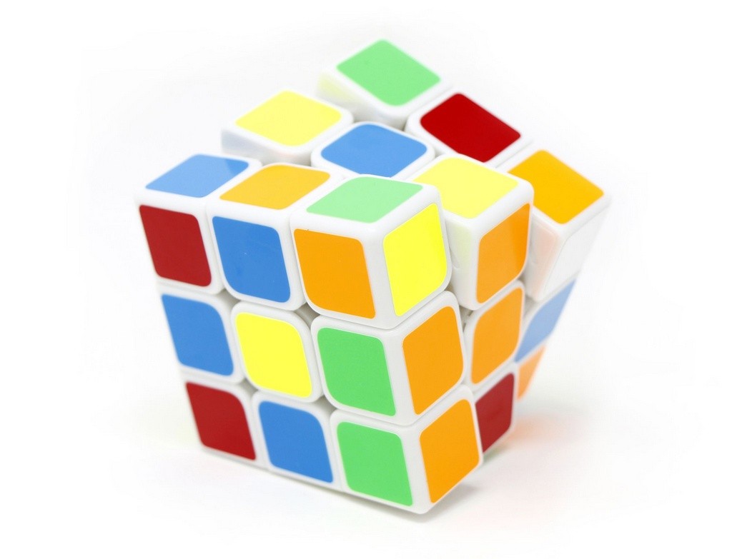 Cubo Mágico 3x3 SengSo Legend S Branco — vista frontal mostrando as faces coloridas sobre fundo claro