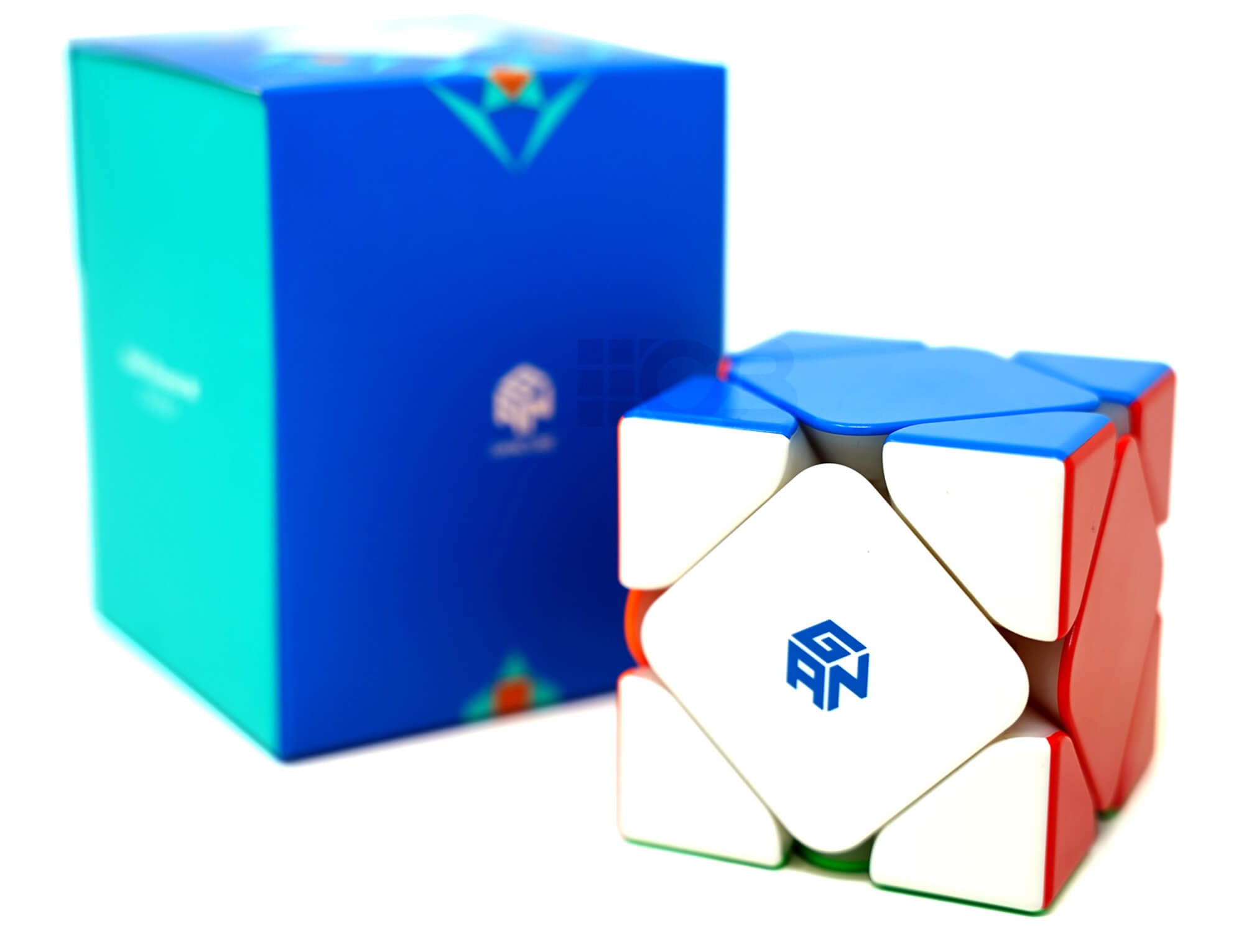 Vista lateral do Skewb Magnético GAN destacando as peças coloridas stickerless