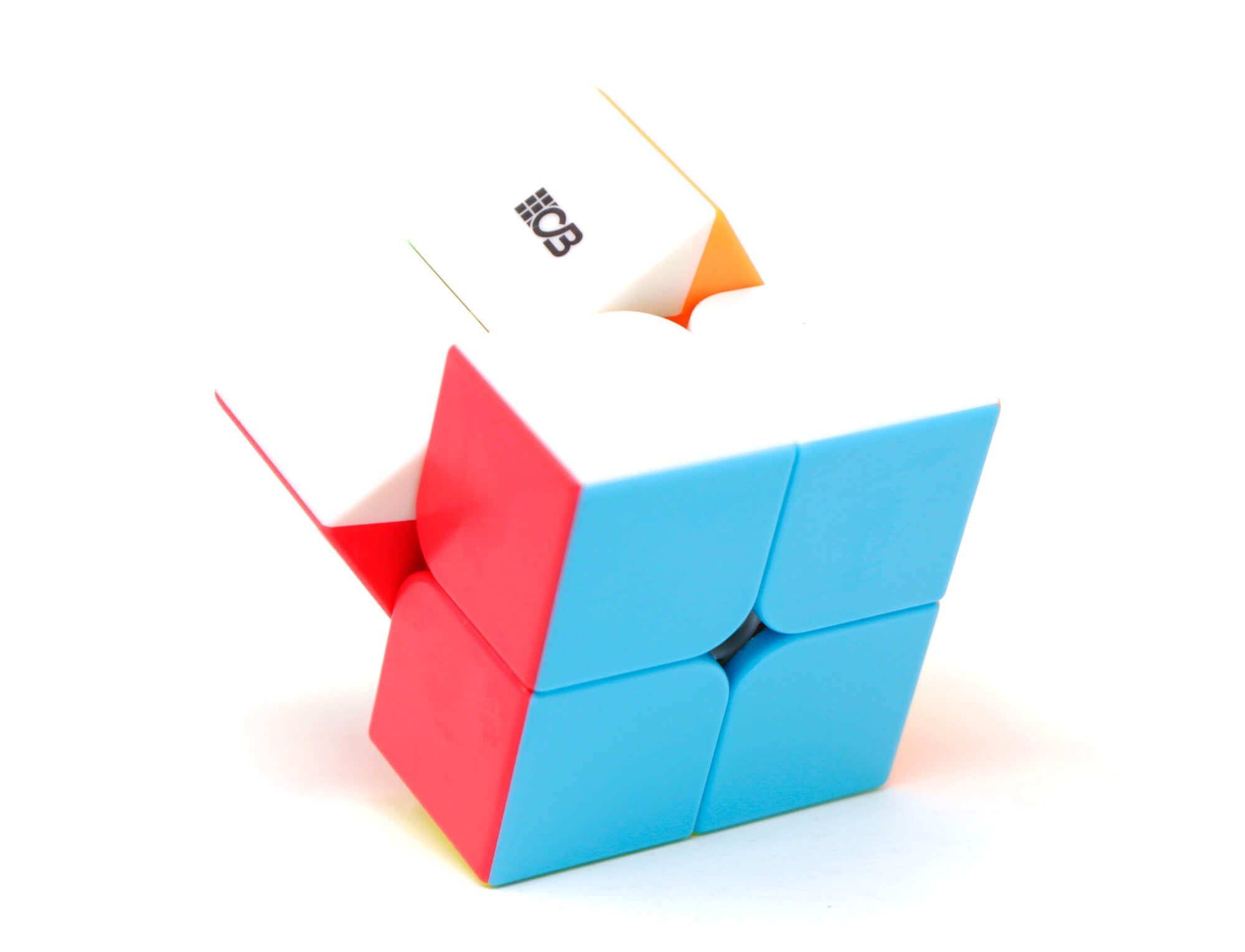 Cubo Mágico 2x2 Cuber Pro ao lado de sua embalagem especial