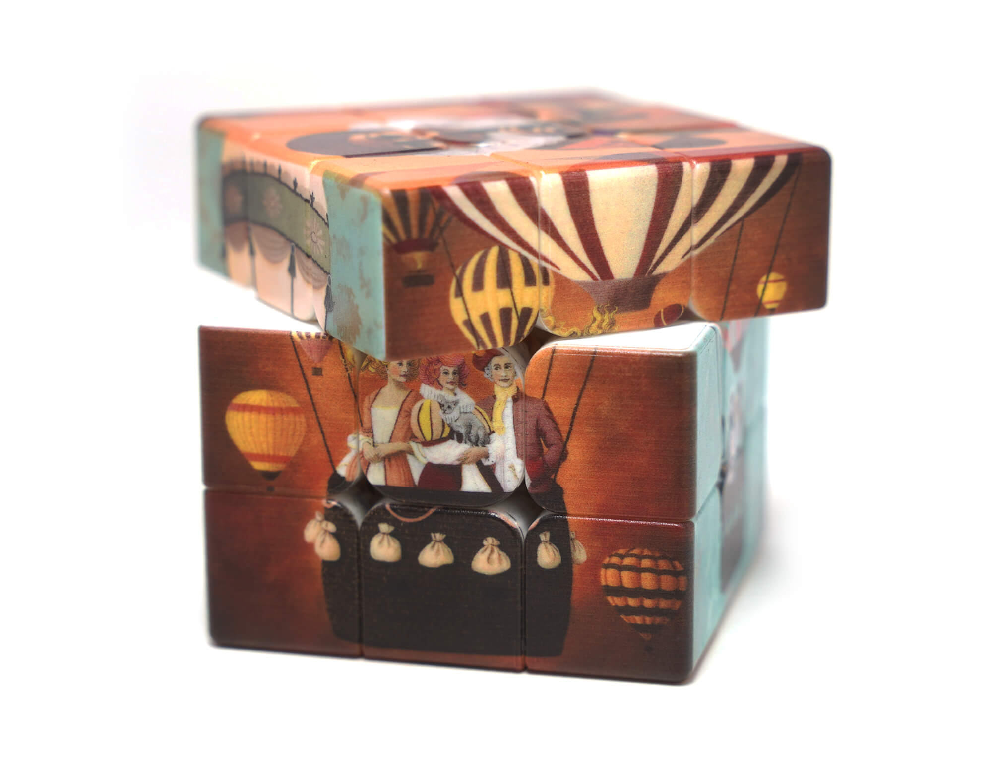Cubo Mágico Personalizado Circo sobre superfície escura destacando as cores da arte