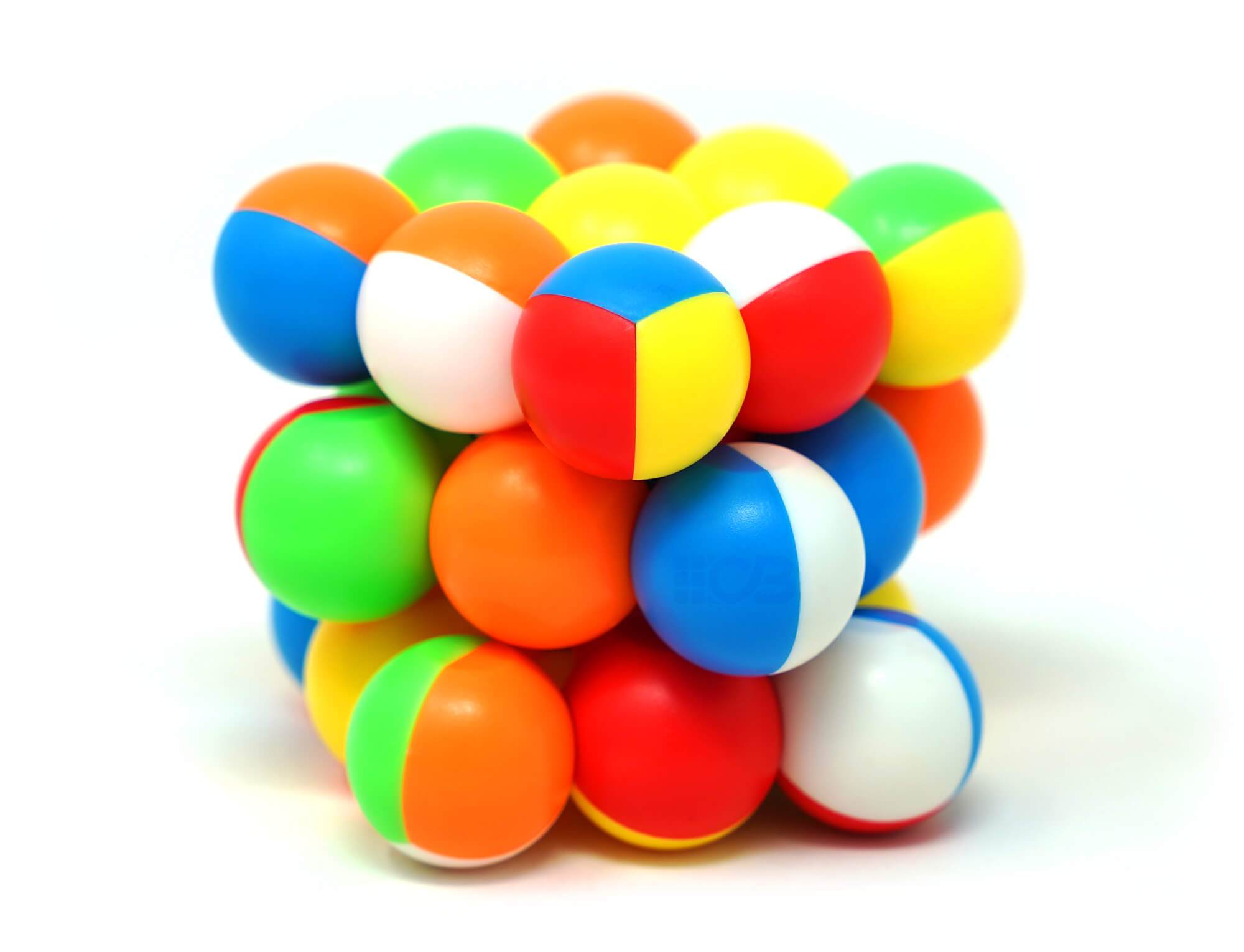 Embalagem do Magic Ball Cube YJ com o cubo ao lado