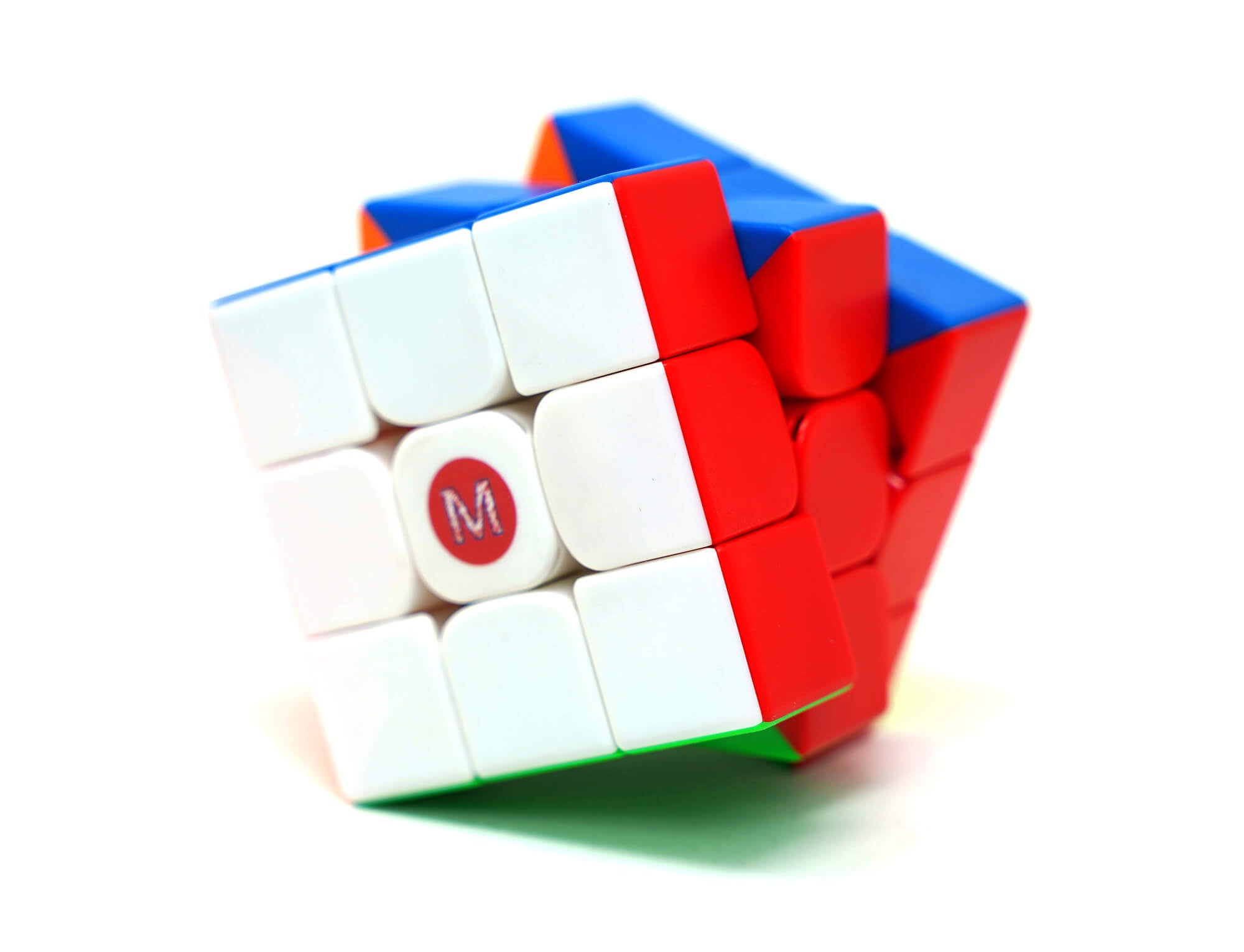 Cubo Mágico Manual do Mundo na mão, mostrando tamanho e acabamento