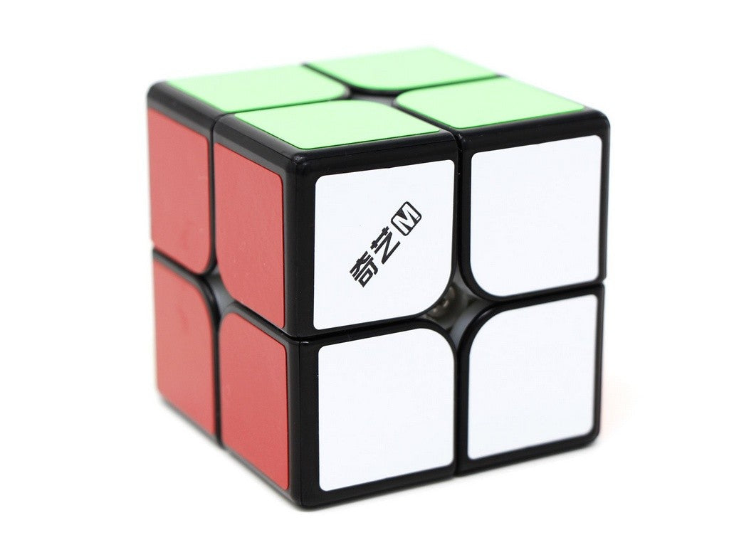 Cubo Mágico 2x2 QiYi MS Magnético stickerless — vista frontal mostrando as seis faces coloridas