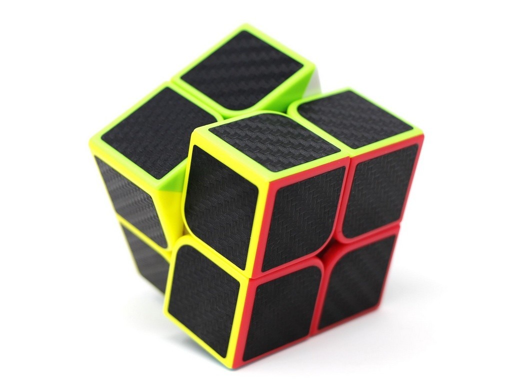 Cubo Mágico 2x2 QiYi QiDi Carbon com acabamento preto textura carbon fiber e faces coloridas