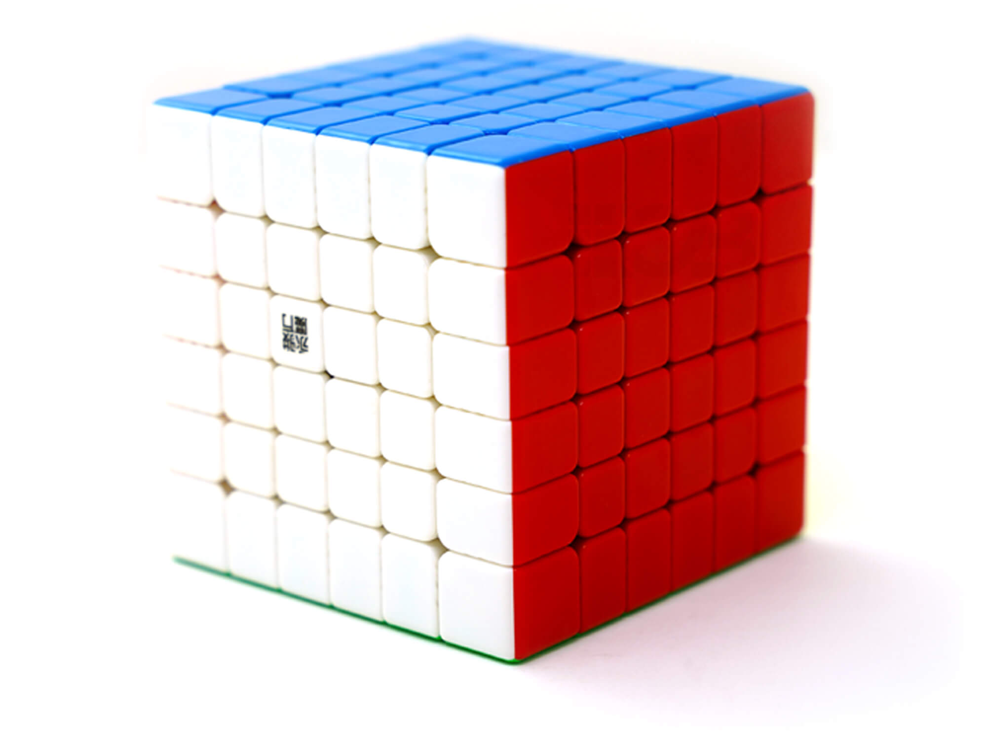 Detalhe das peças stickerless coloridas do Cubo Mágico 6x6 Yushi V2M