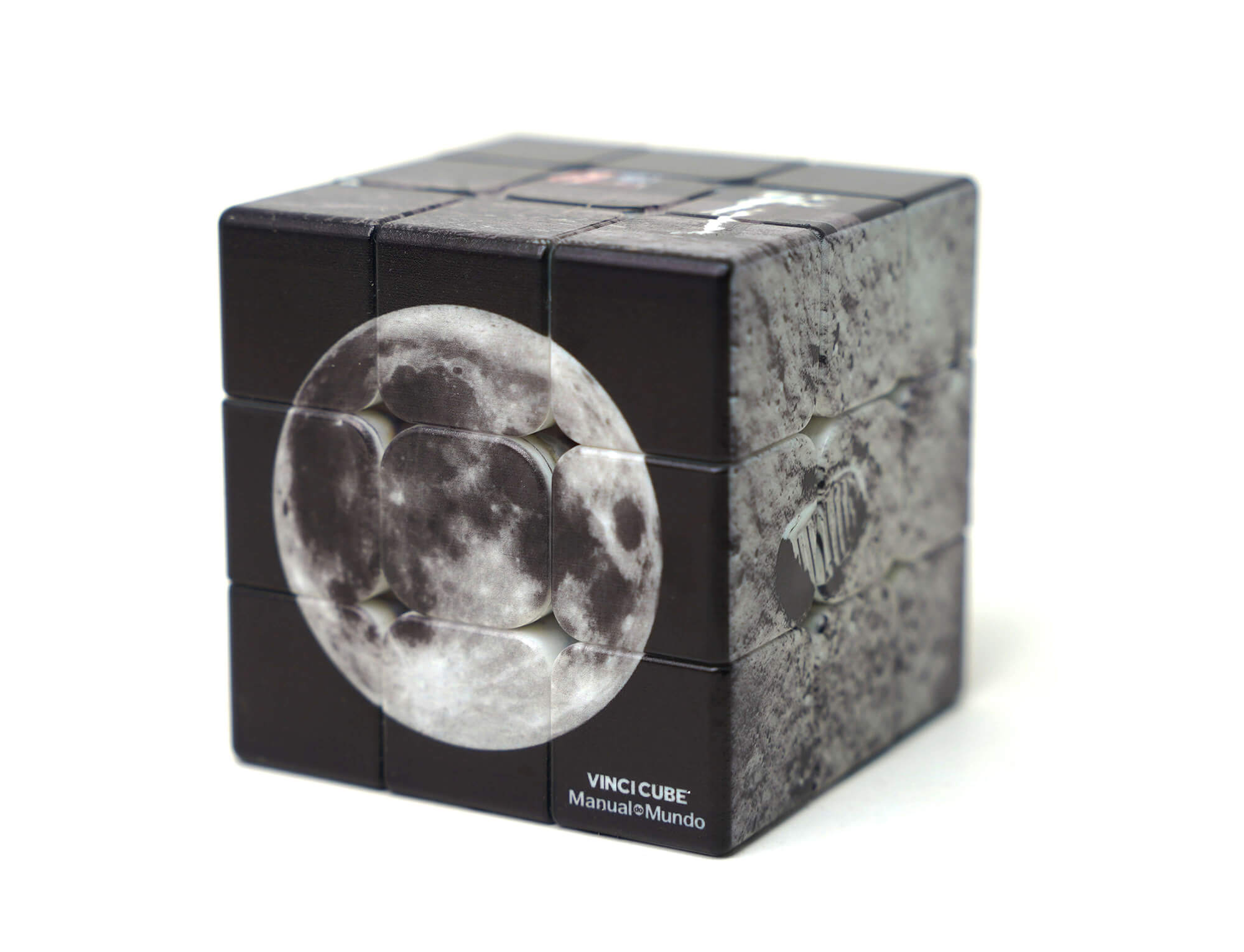 Face com a bandeira americana e módulo lunar impressos no Cubo Mágico Manual do Mundo